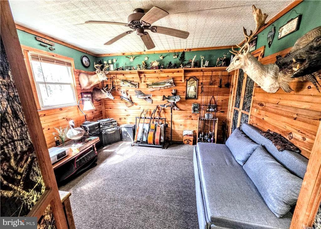 BELTZVILLE LAKE ESTATES - Residential