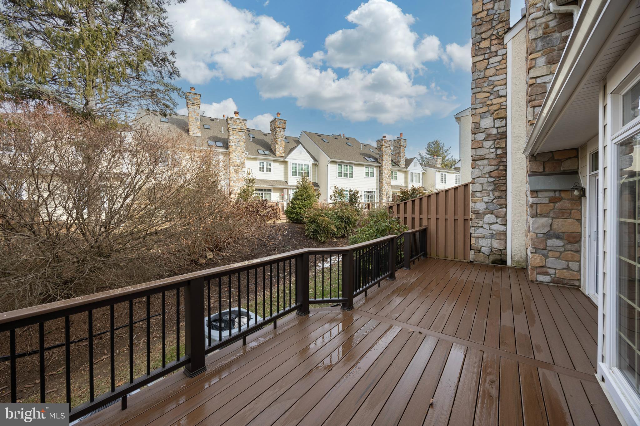 DAYLESFORD LAKE - Residential