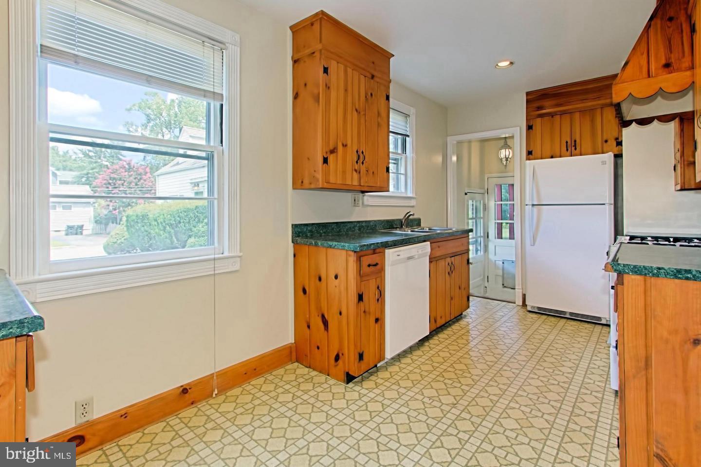 GROVE AVENUE - Residential Lease