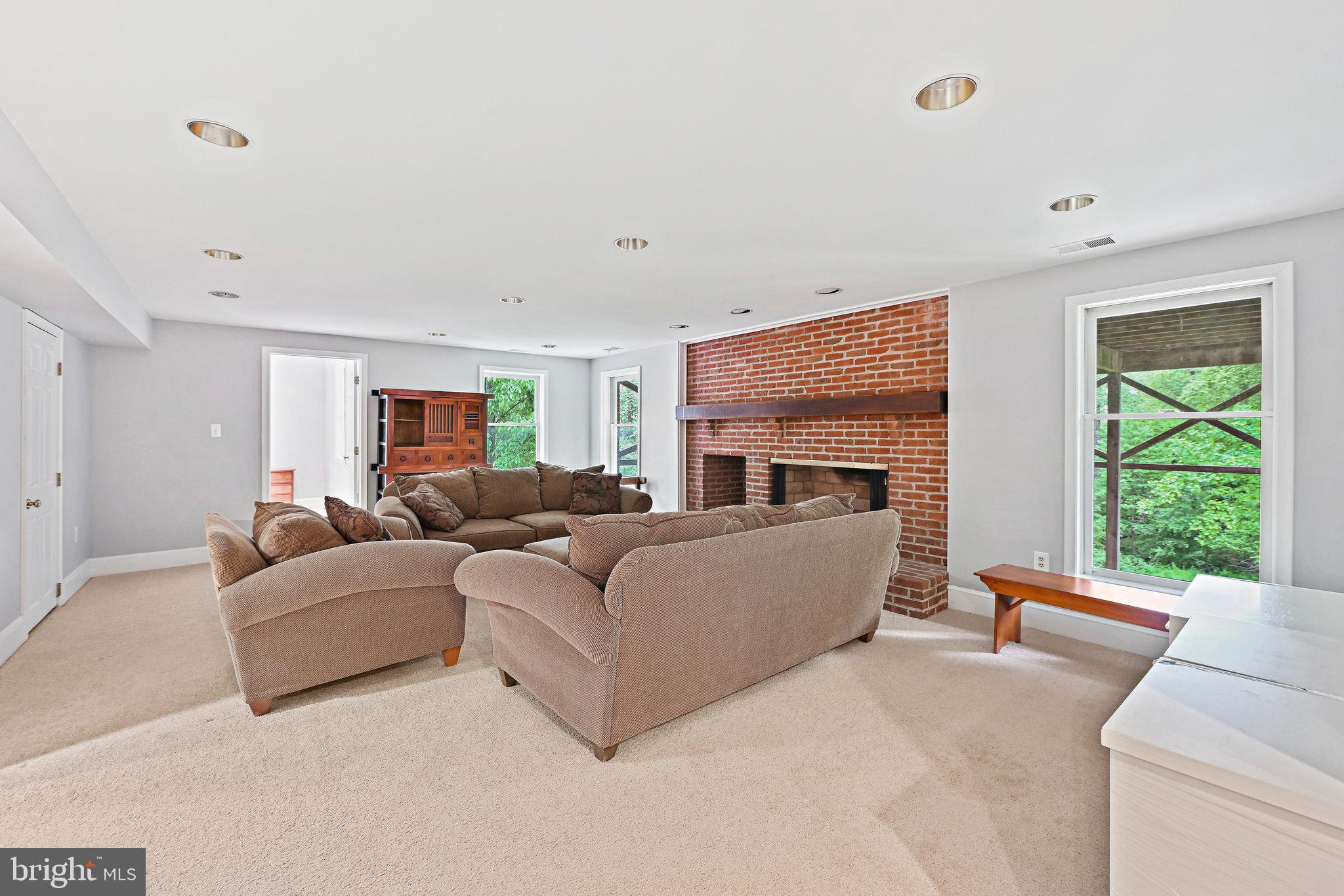 HIGHVIEW THREE - Residential