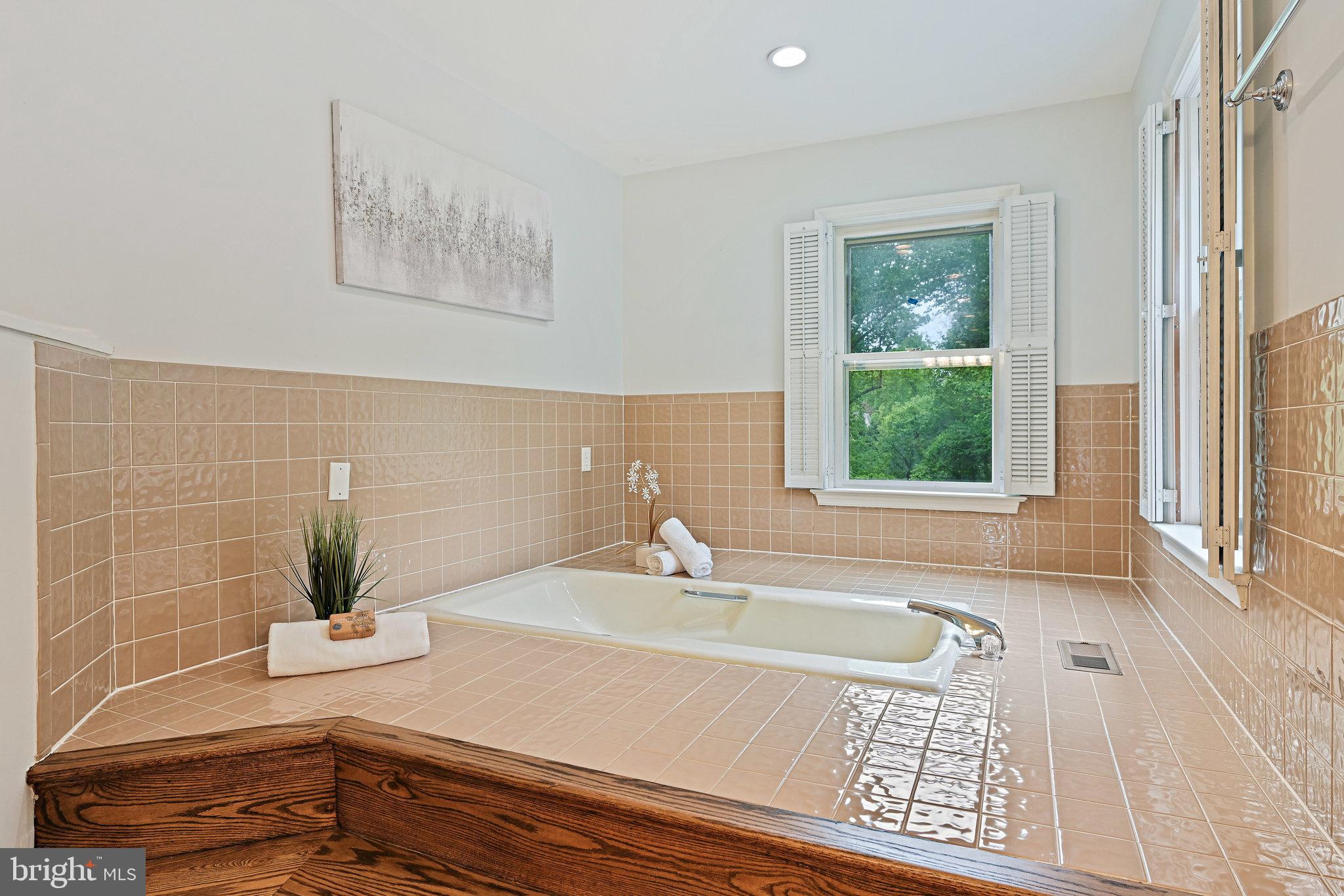 HIGHVIEW THREE - Residential