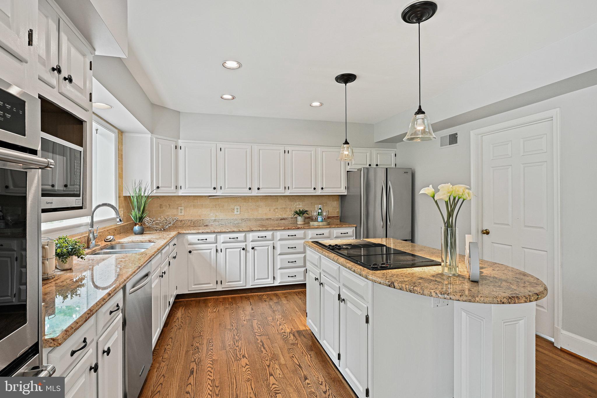 HIGHVIEW THREE - Residential