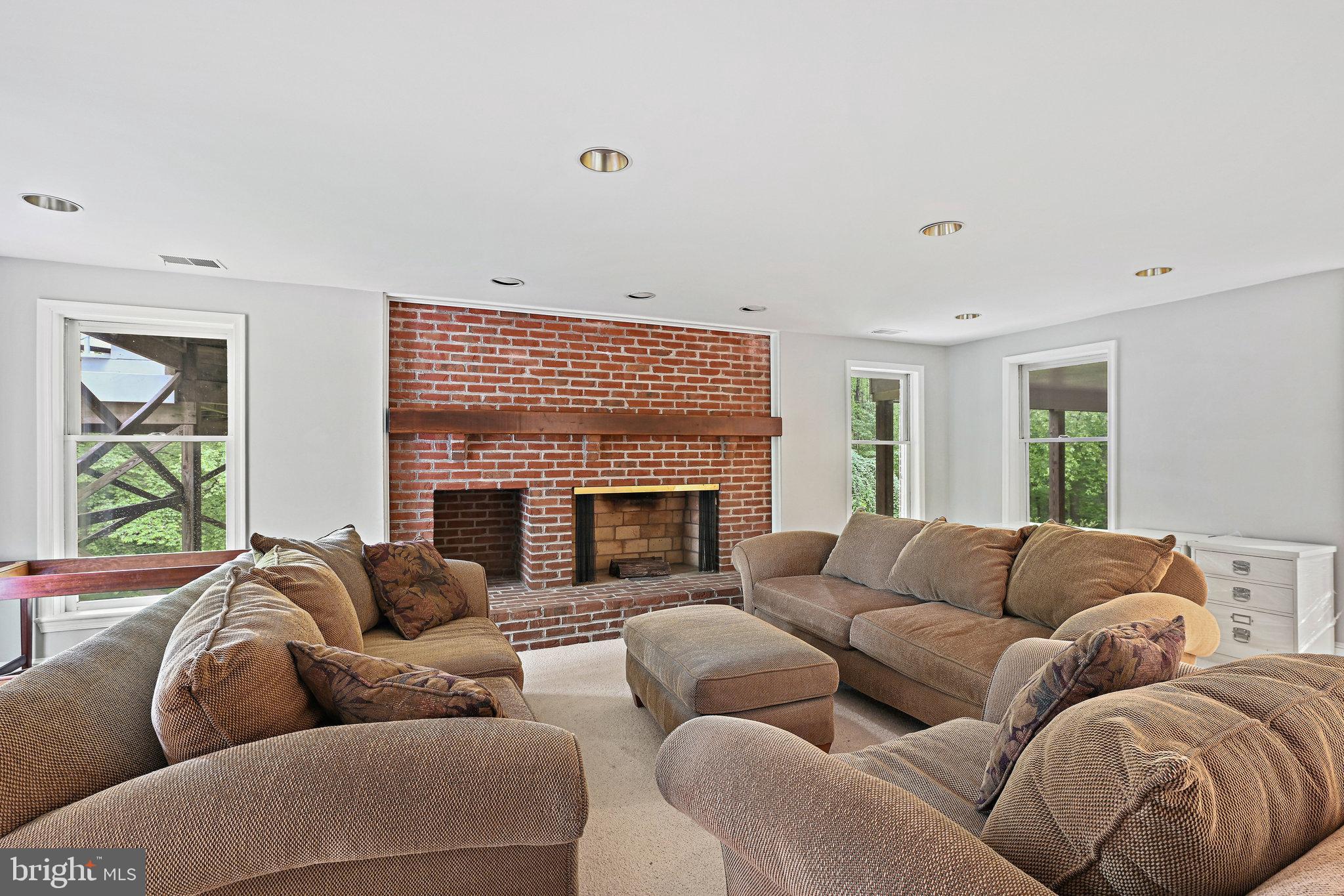 HIGHVIEW THREE - Residential