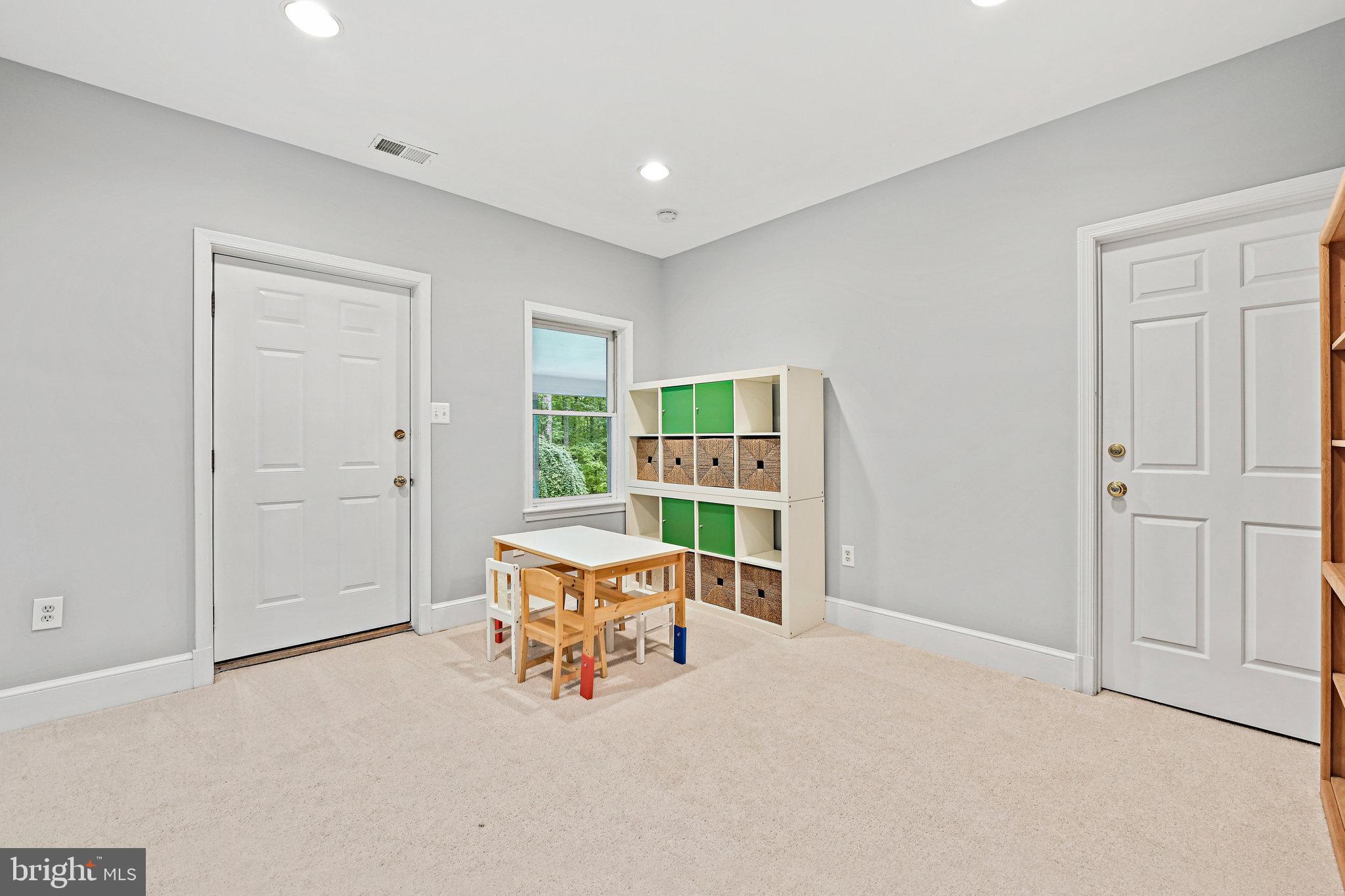 HIGHVIEW THREE - Residential