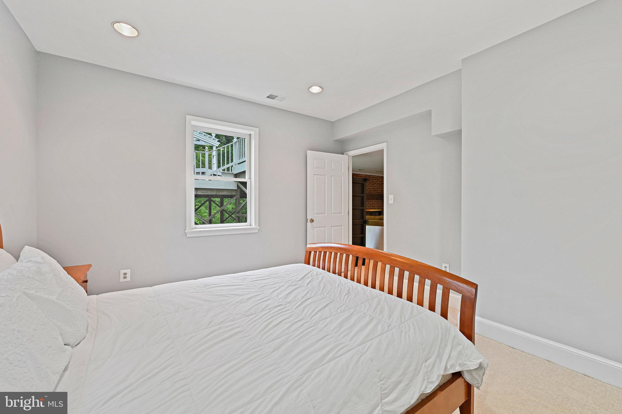 HIGHVIEW THREE - Residential