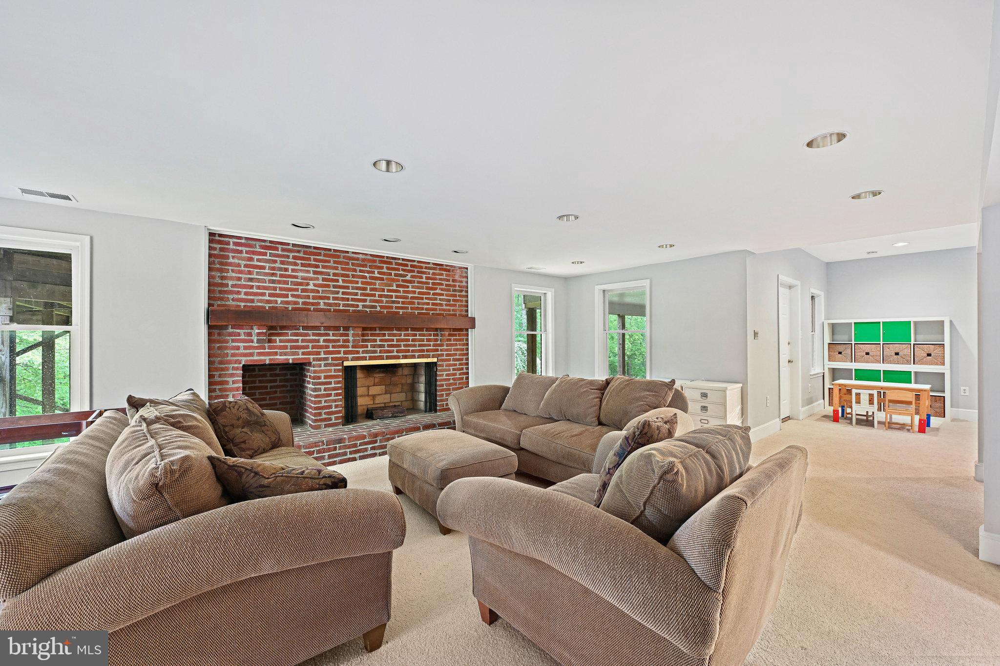 HIGHVIEW THREE - Residential