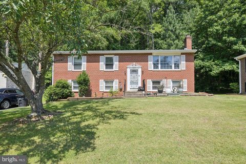 Photo of 5210 W Boniwood Turn, CLINTON, MD 20735 (MLS # MDPG2181406) Photo of 5210 W Boniwood Turn, CLINTON, MD 20735 (MLS # MDPG2181406)