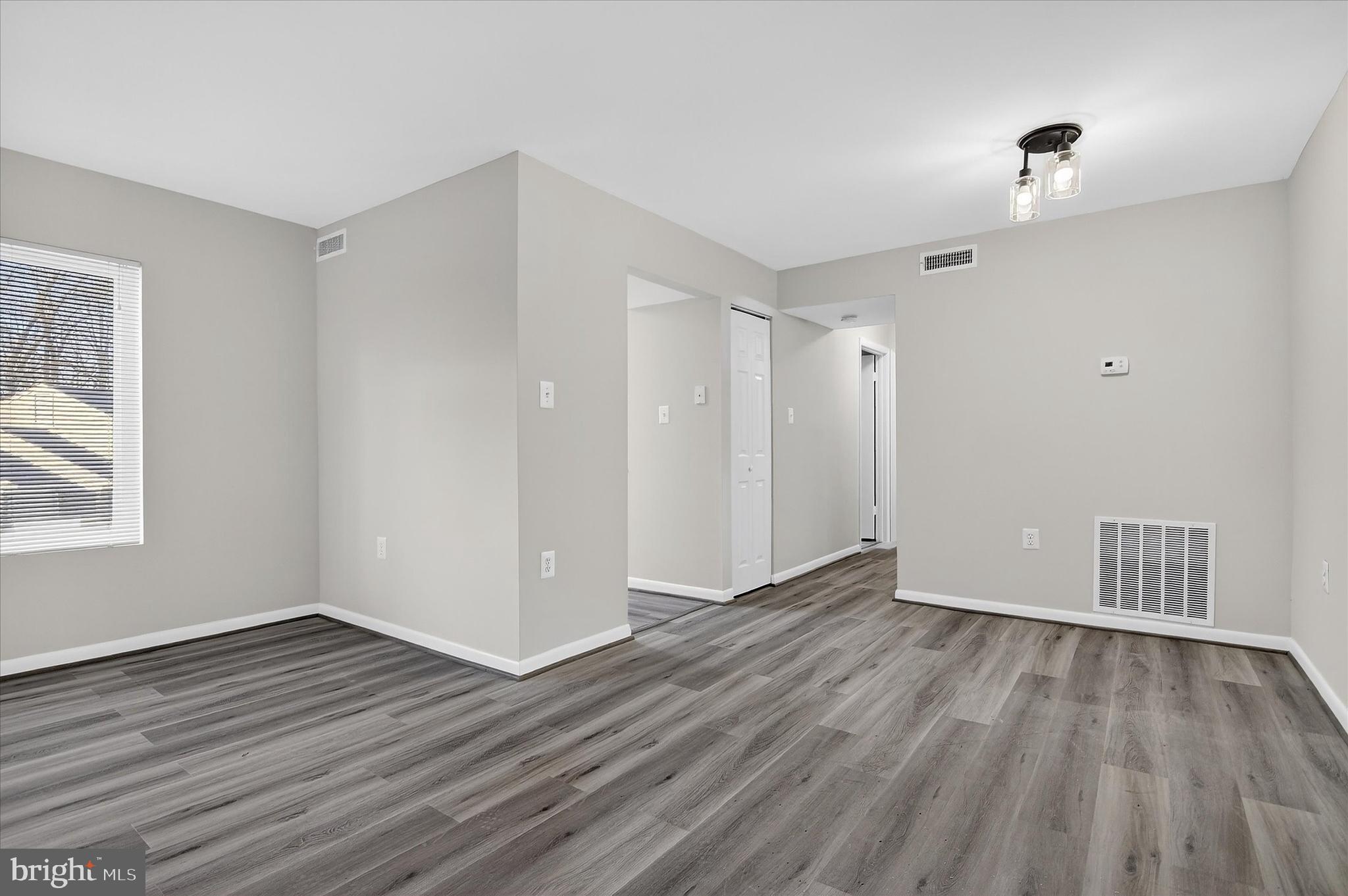 BURKE CENTRE STATION COMMONS - Residential