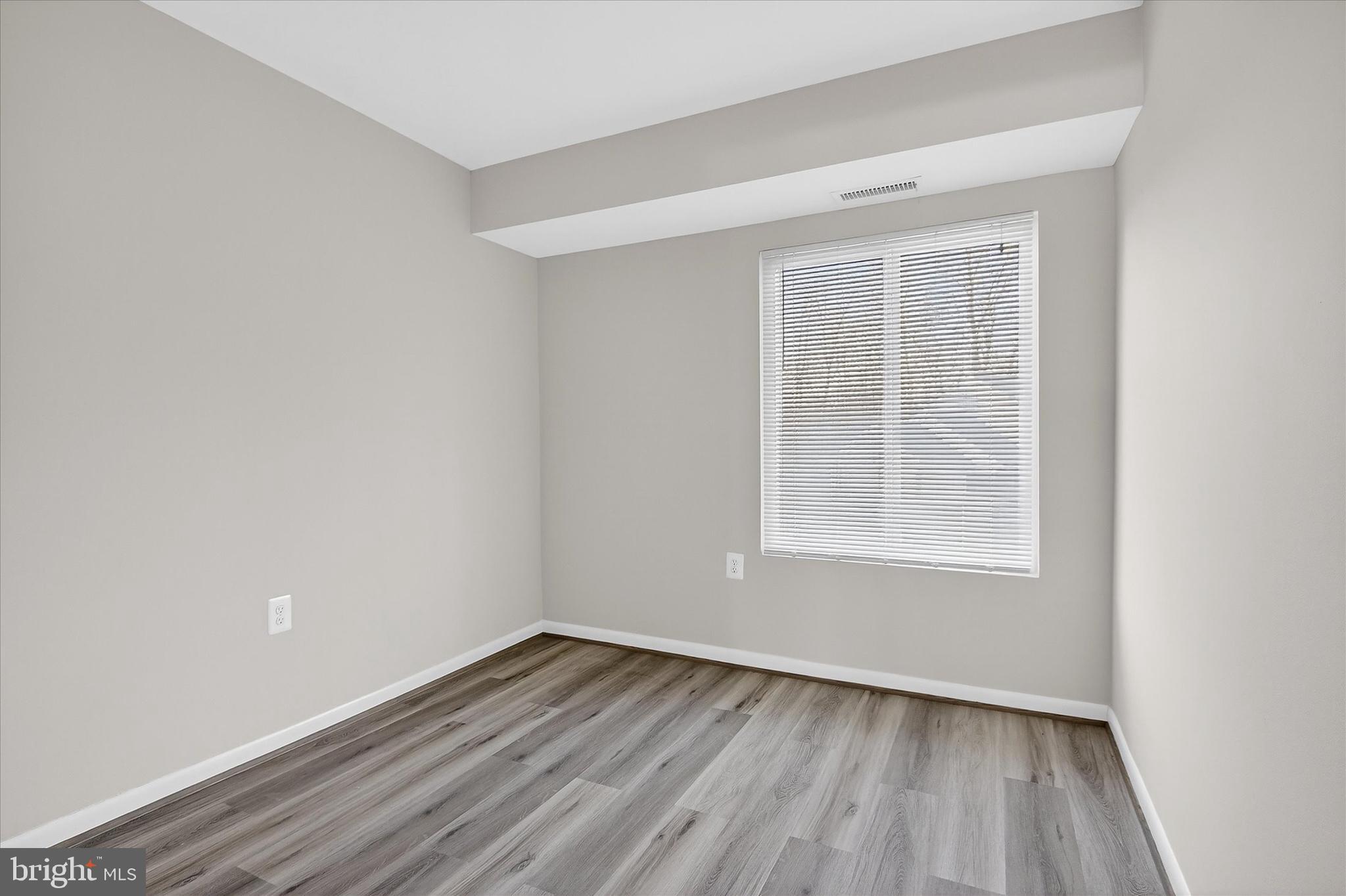 BURKE CENTRE STATION COMMONS - Residential