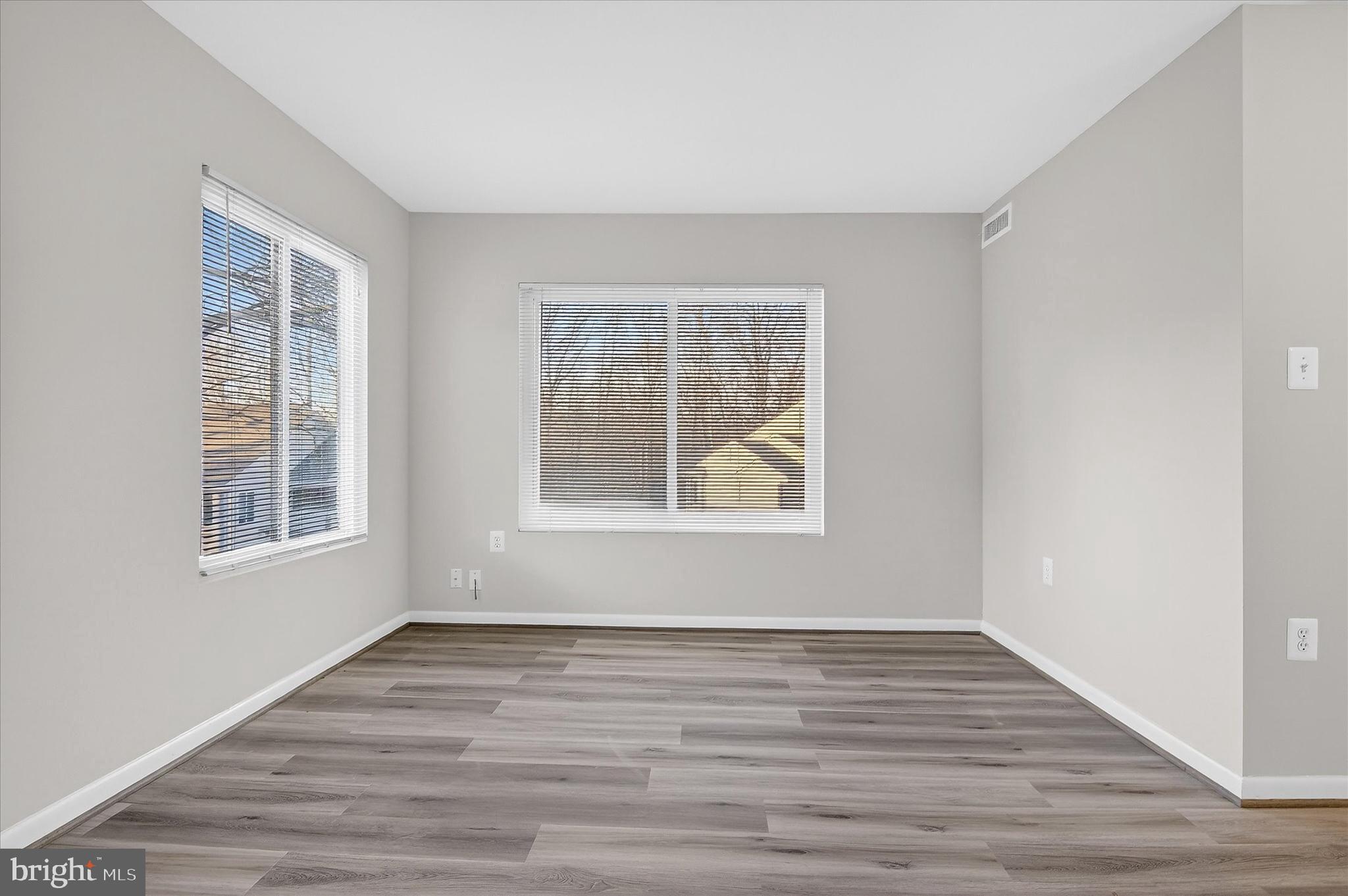 BURKE CENTRE STATION COMMONS - Residential