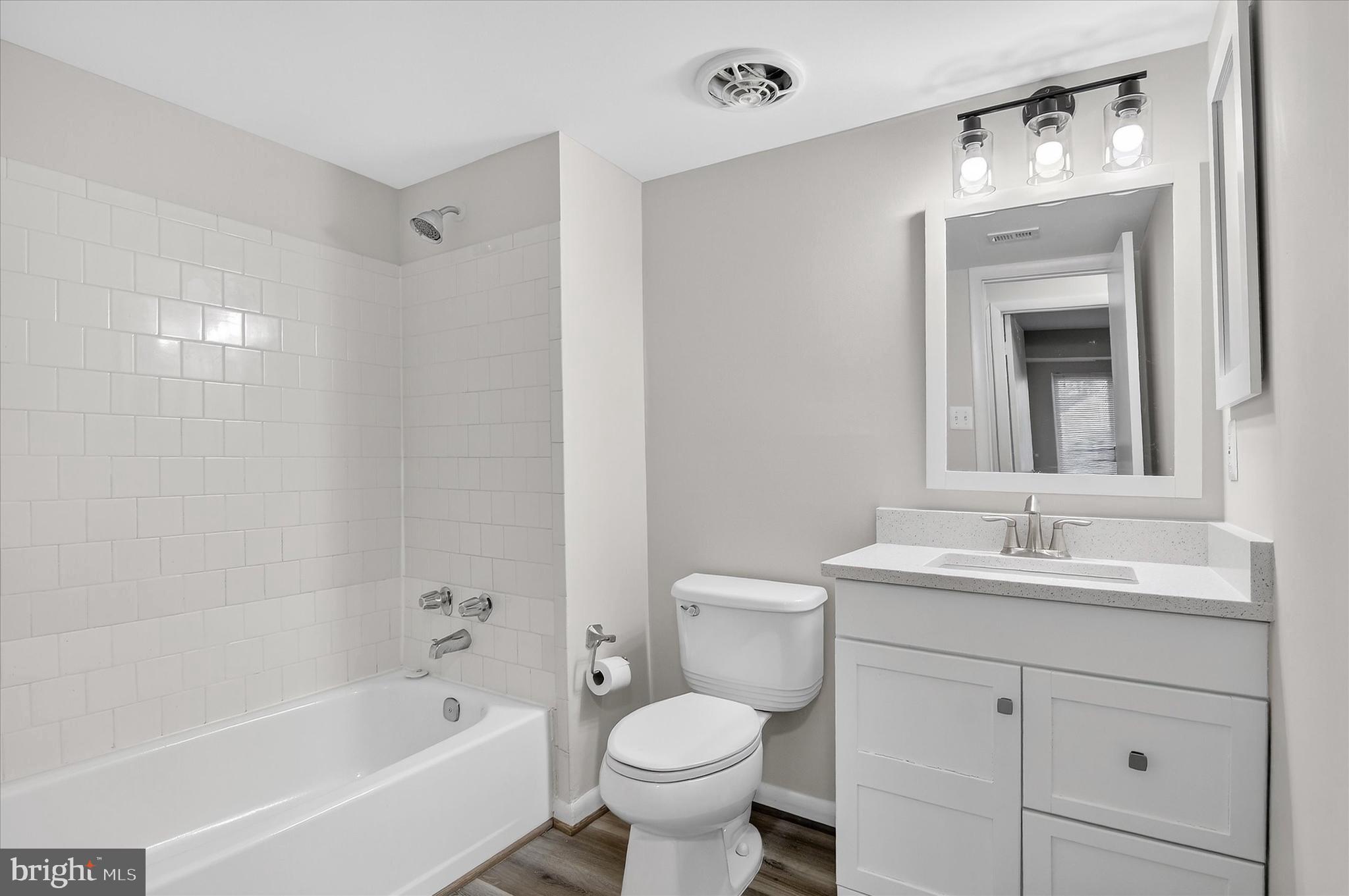 BURKE CENTRE STATION COMMONS - Residential