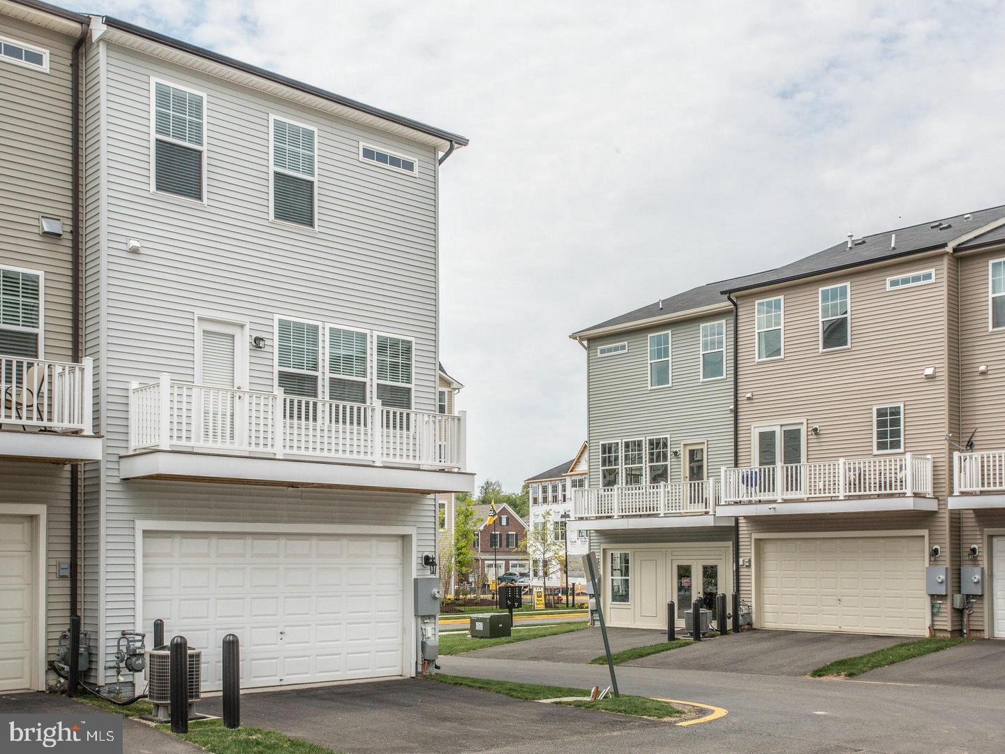 EAST GATE - Residential Lease