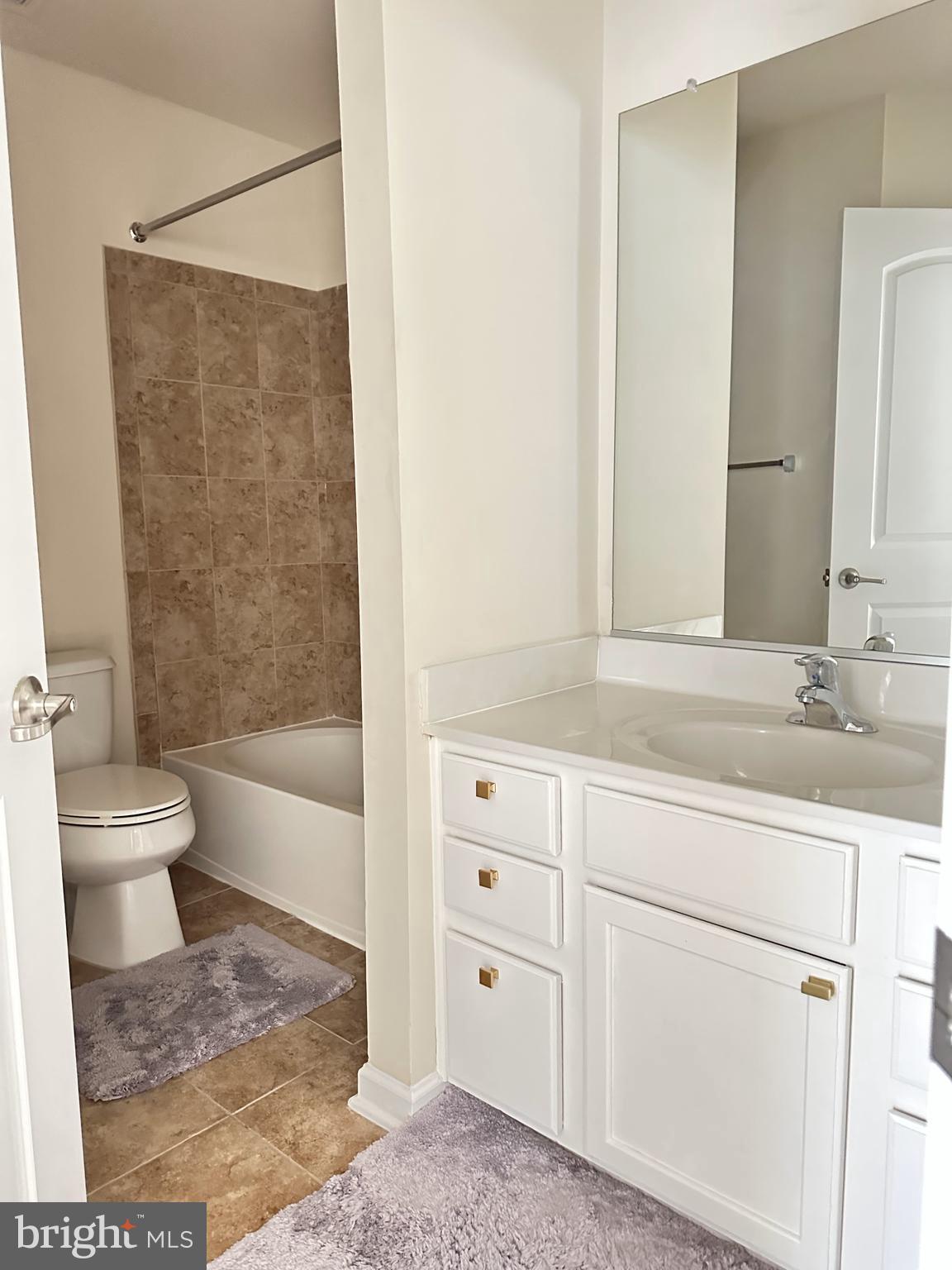 EAST GATE - Residential Lease