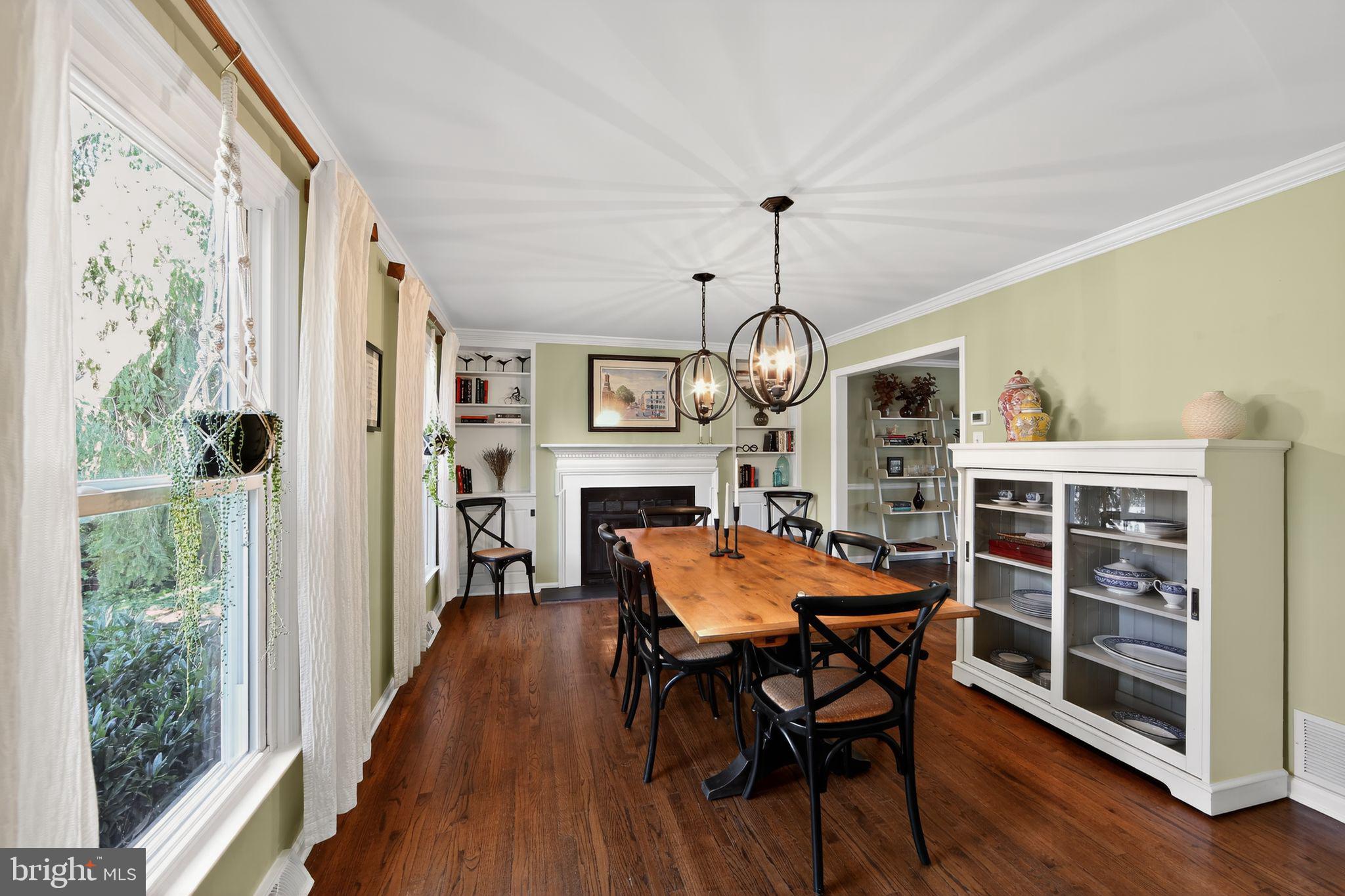 204 FORD CIRCLE