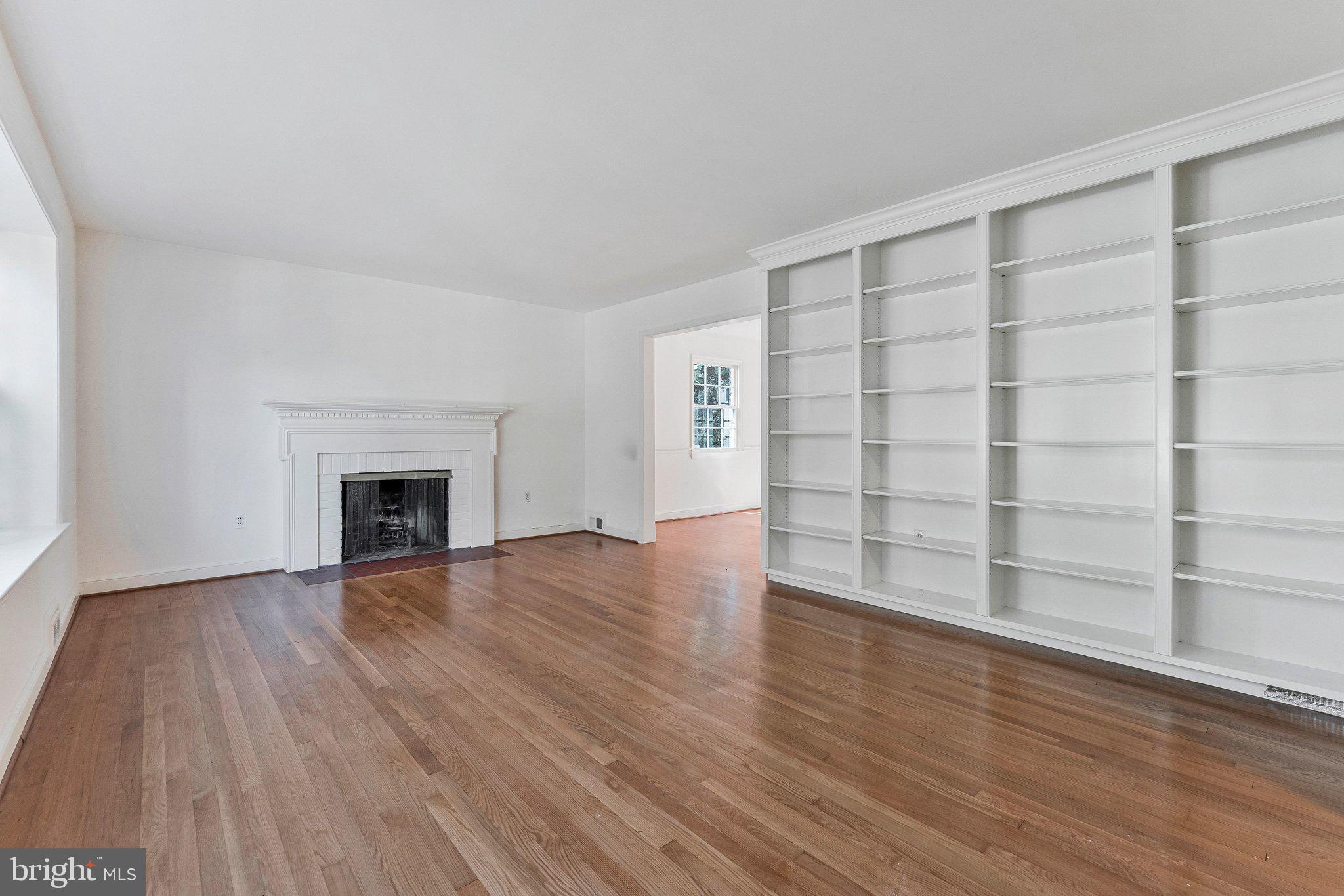 1719 OAK LANE