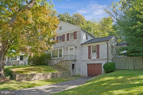 Photo of 1719 Oak Lane, MCLEAN, VA 22101 (MLS # VAFX2343484)