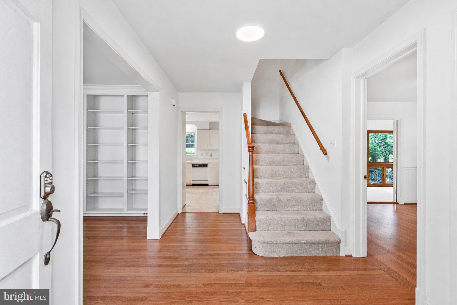 1719 OAK LANE