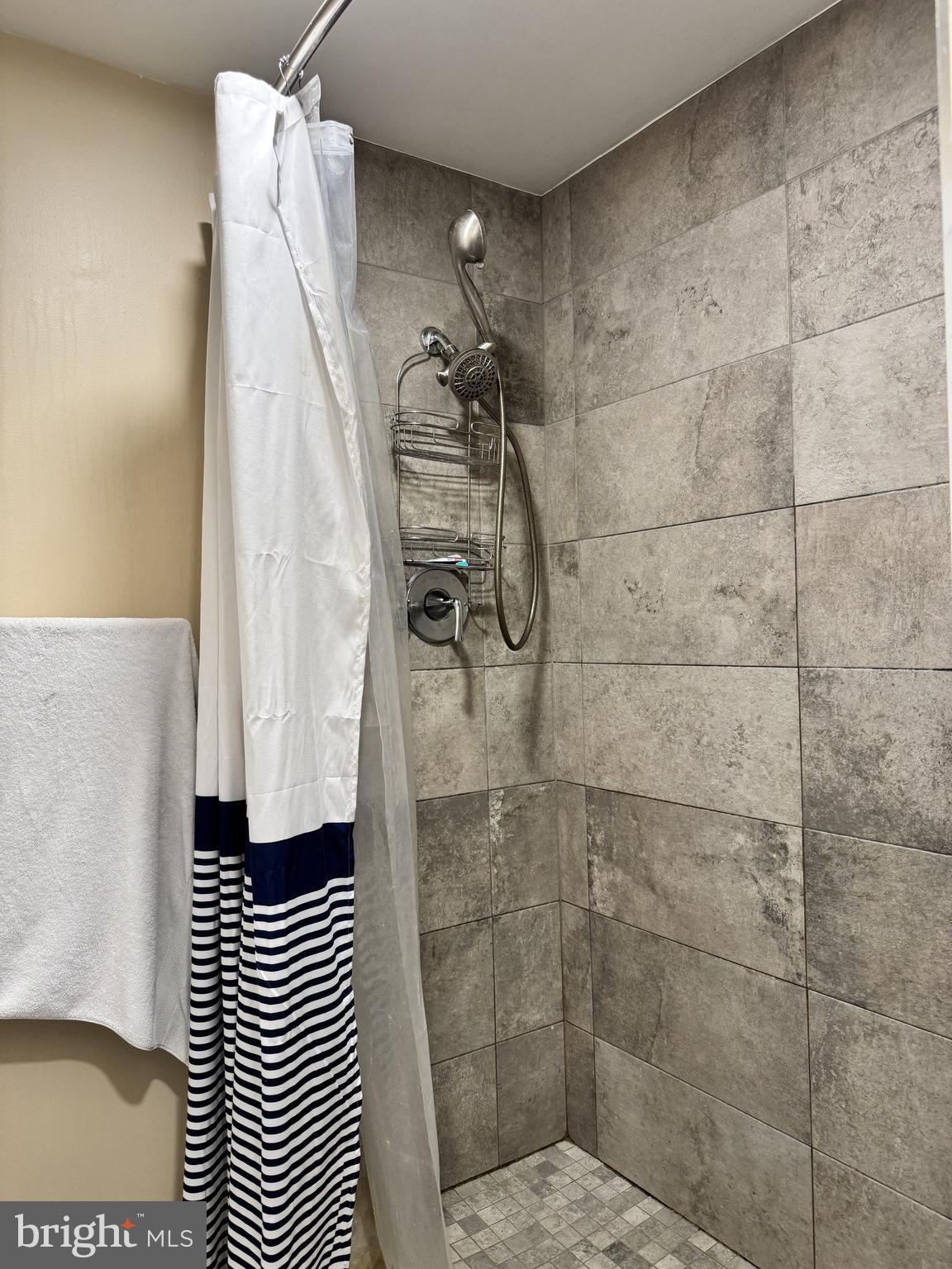 LOGAN SQUARE - Commercial Sale