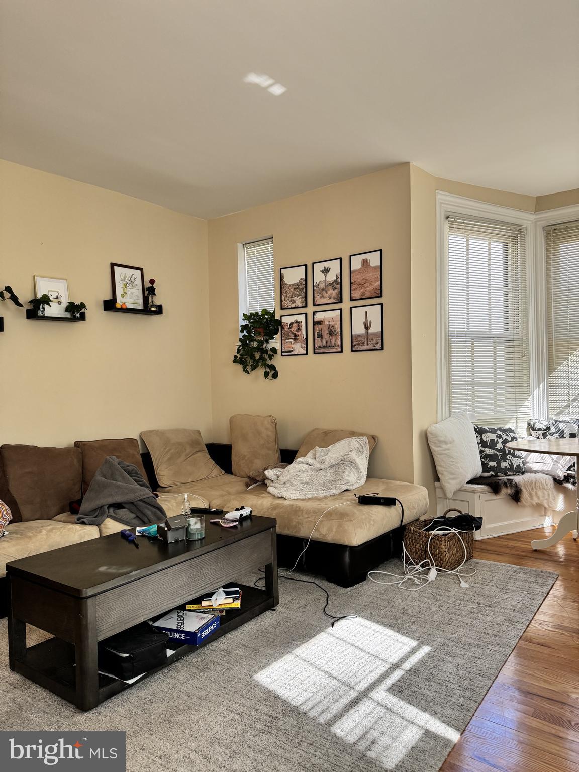 LOGAN SQUARE - Commercial Sale
