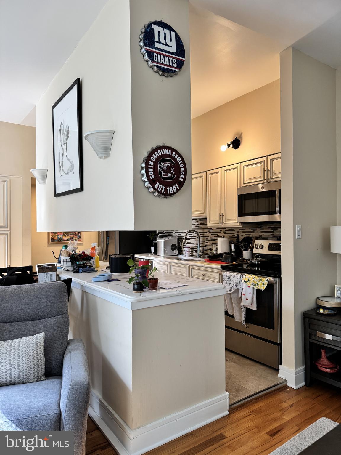 LOGAN SQUARE - Commercial Sale