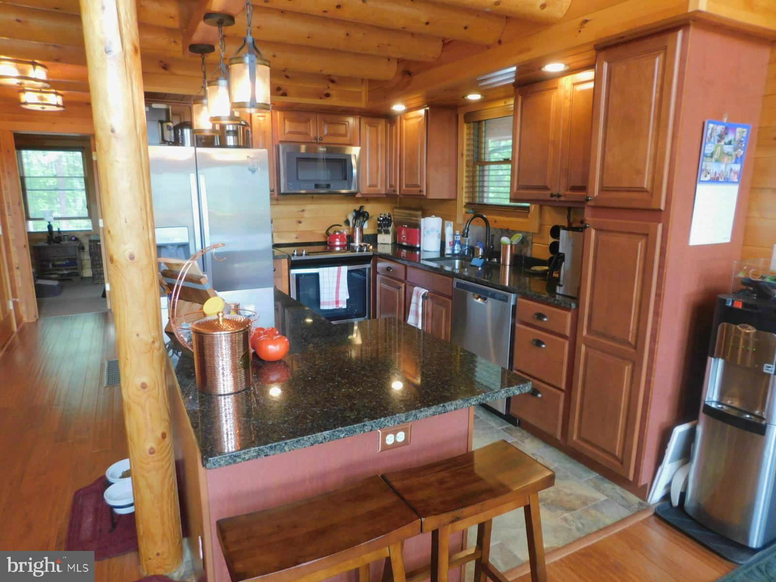 MOUNTAIN LAKE RETREAT - Residential