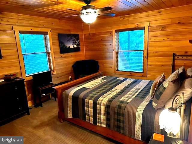 MOUNTAIN LAKE RETREAT - Residential