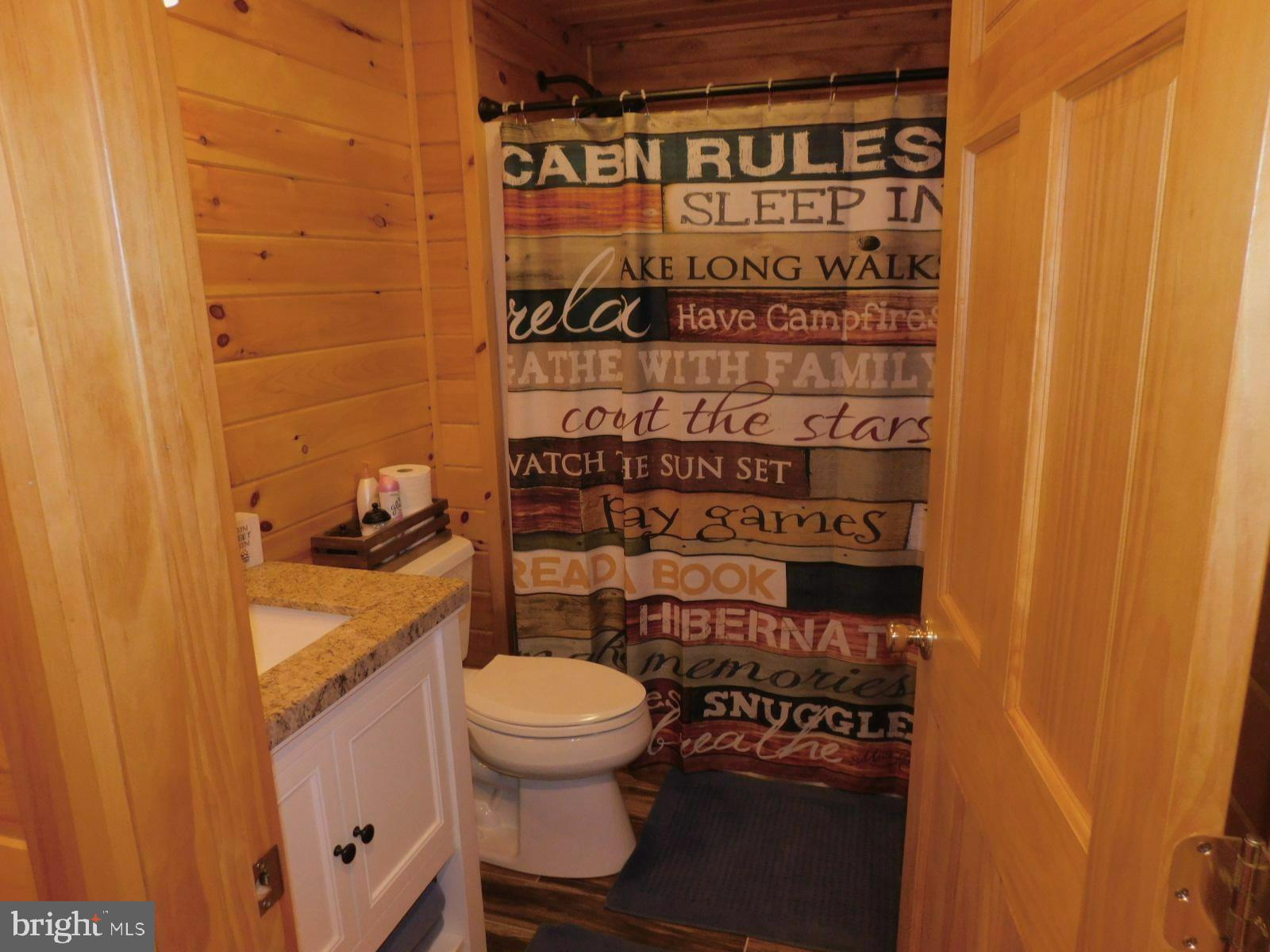 MOUNTAIN LAKE RETREAT - Residential