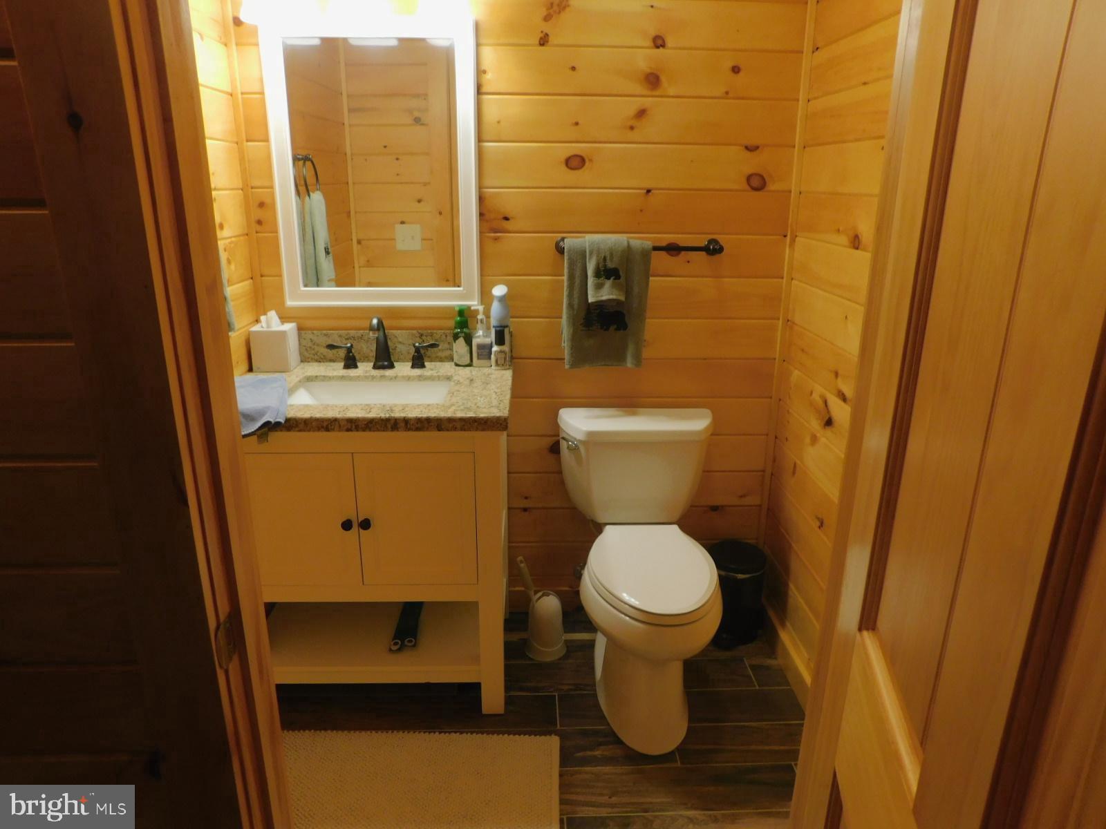 MOUNTAIN LAKE RETREAT - Residential