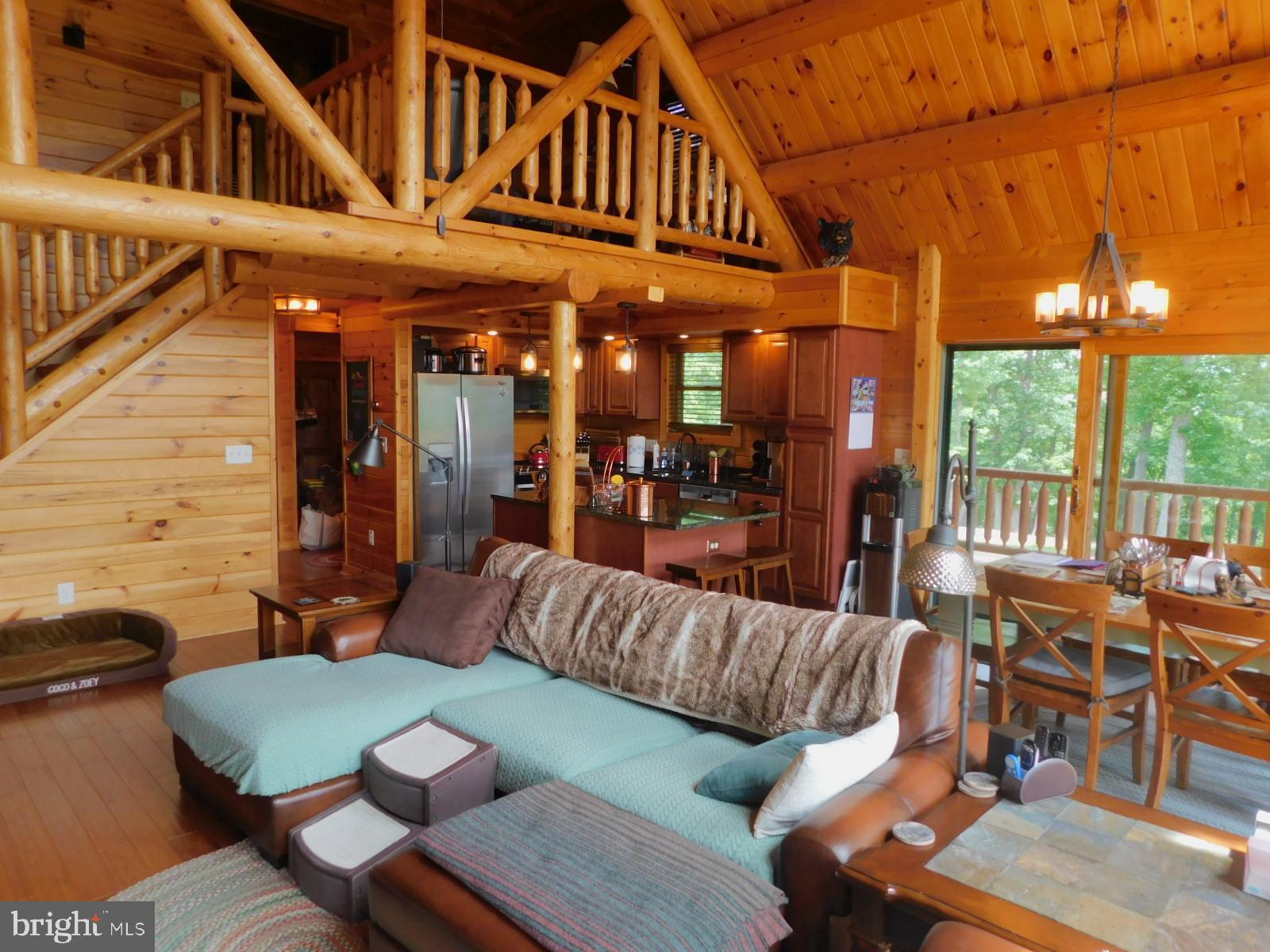 MOUNTAIN LAKE RETREAT - Residential