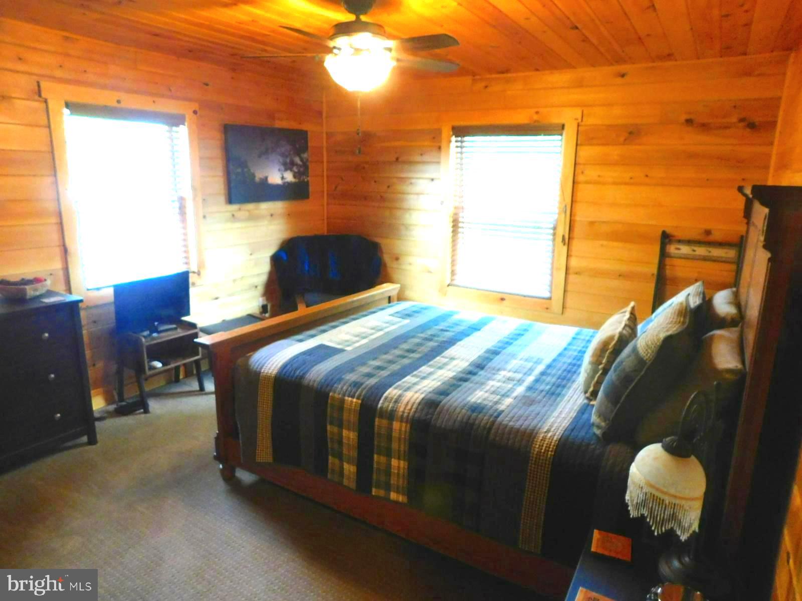 MOUNTAIN LAKE RETREAT - Residential