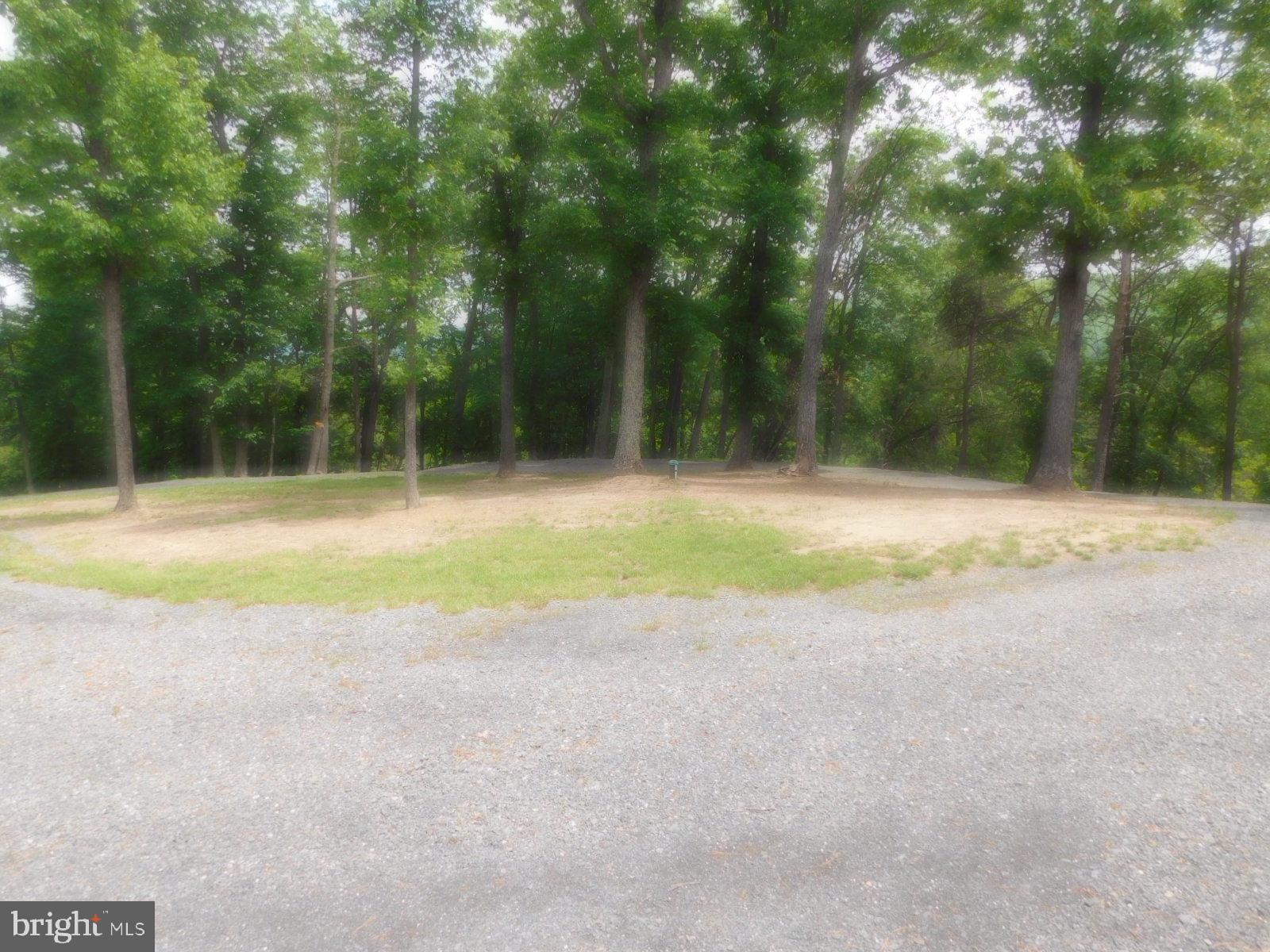 MOUNTAIN LAKE RETREAT - Residential