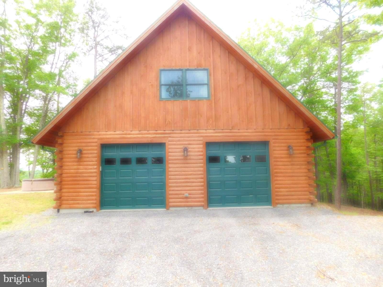 MOUNTAIN LAKE RETREAT - Residential