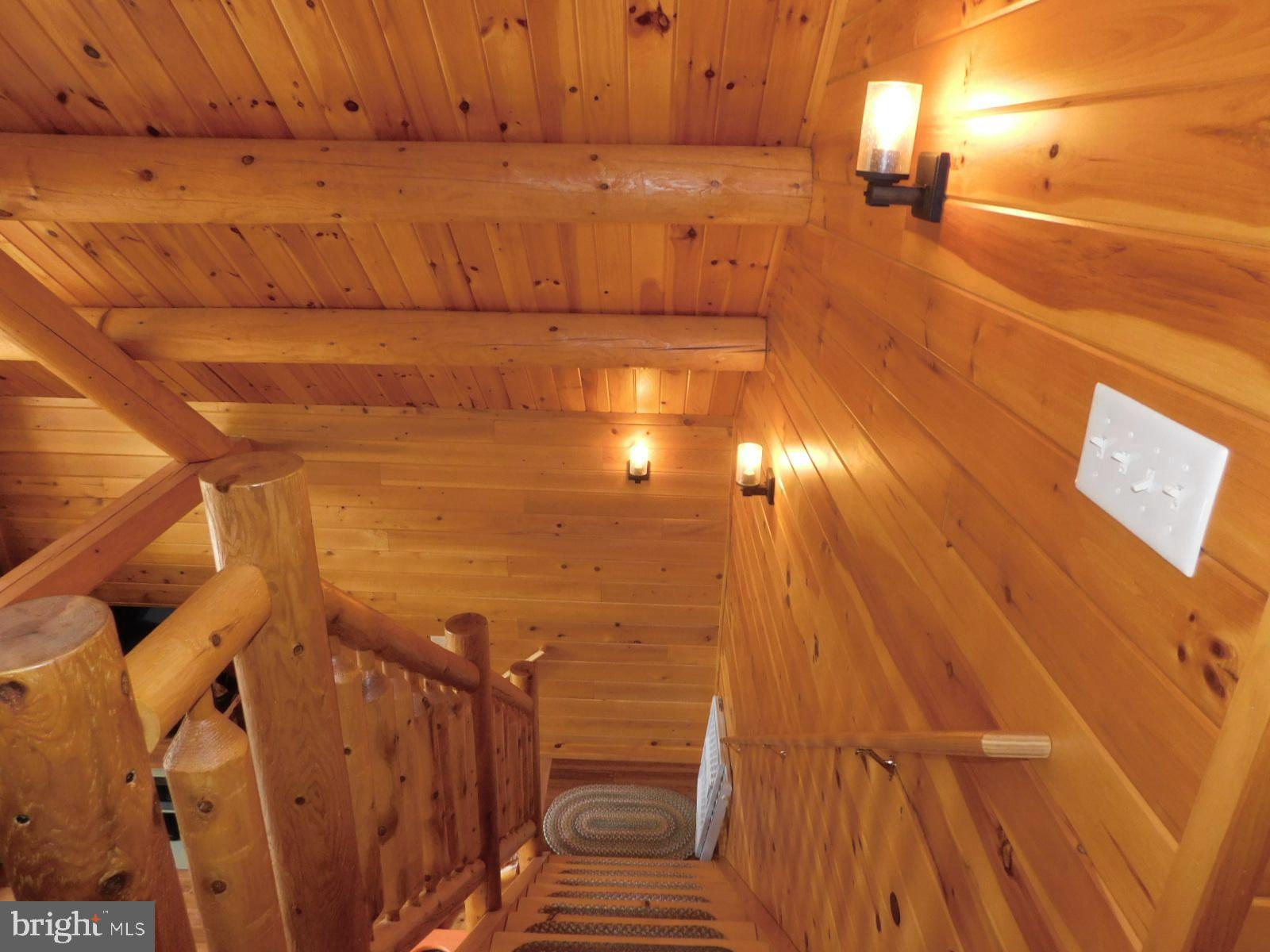 MOUNTAIN LAKE RETREAT - Residential