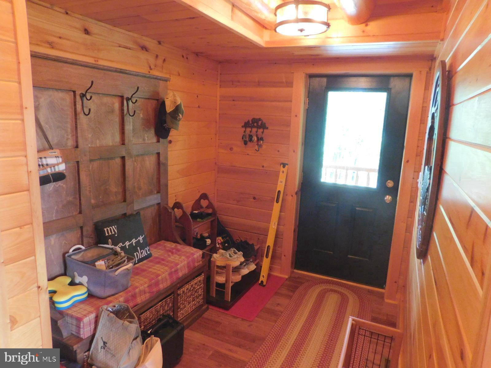 MOUNTAIN LAKE RETREAT - Residential