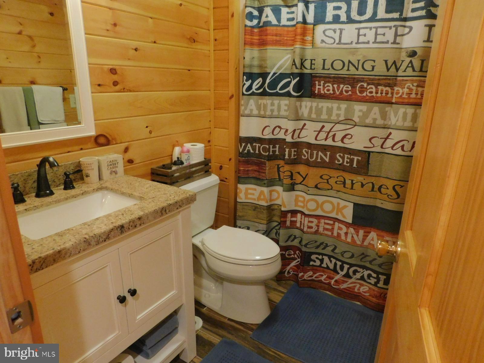 MOUNTAIN LAKE RETREAT - Residential