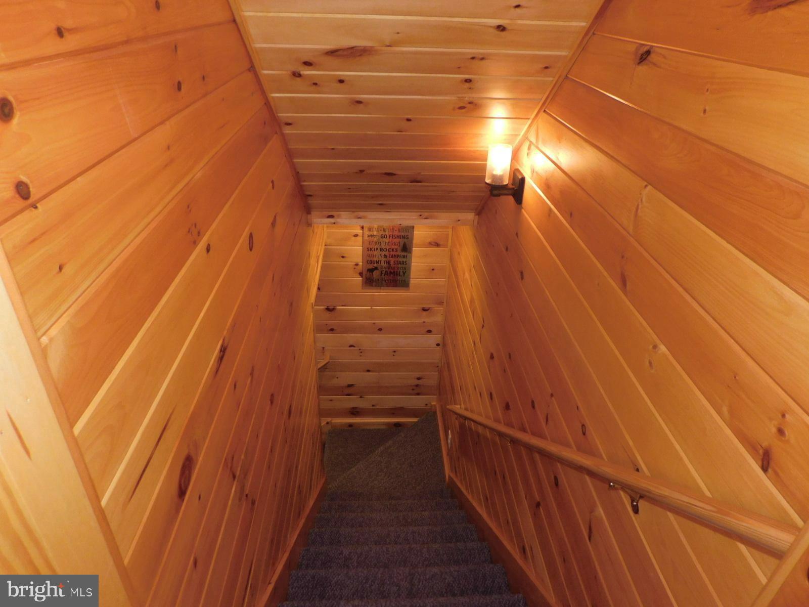 MOUNTAIN LAKE RETREAT - Residential