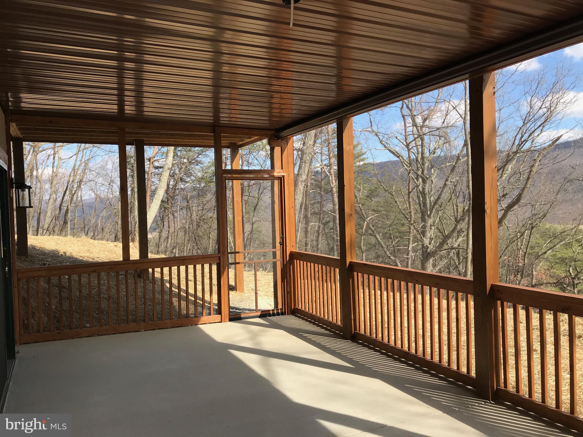 MOUNTAIN LAKE RETREAT - Residential