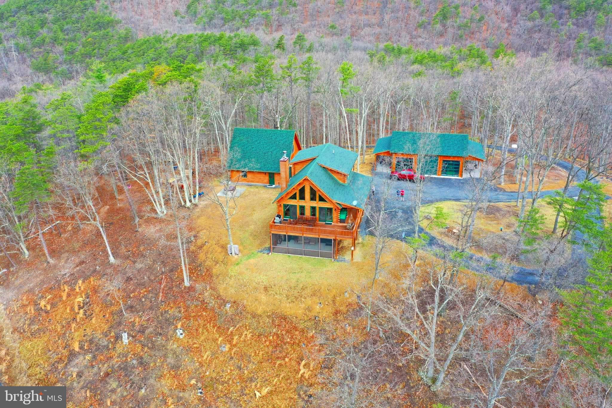 MOUNTAIN LAKE RETREAT - Residential