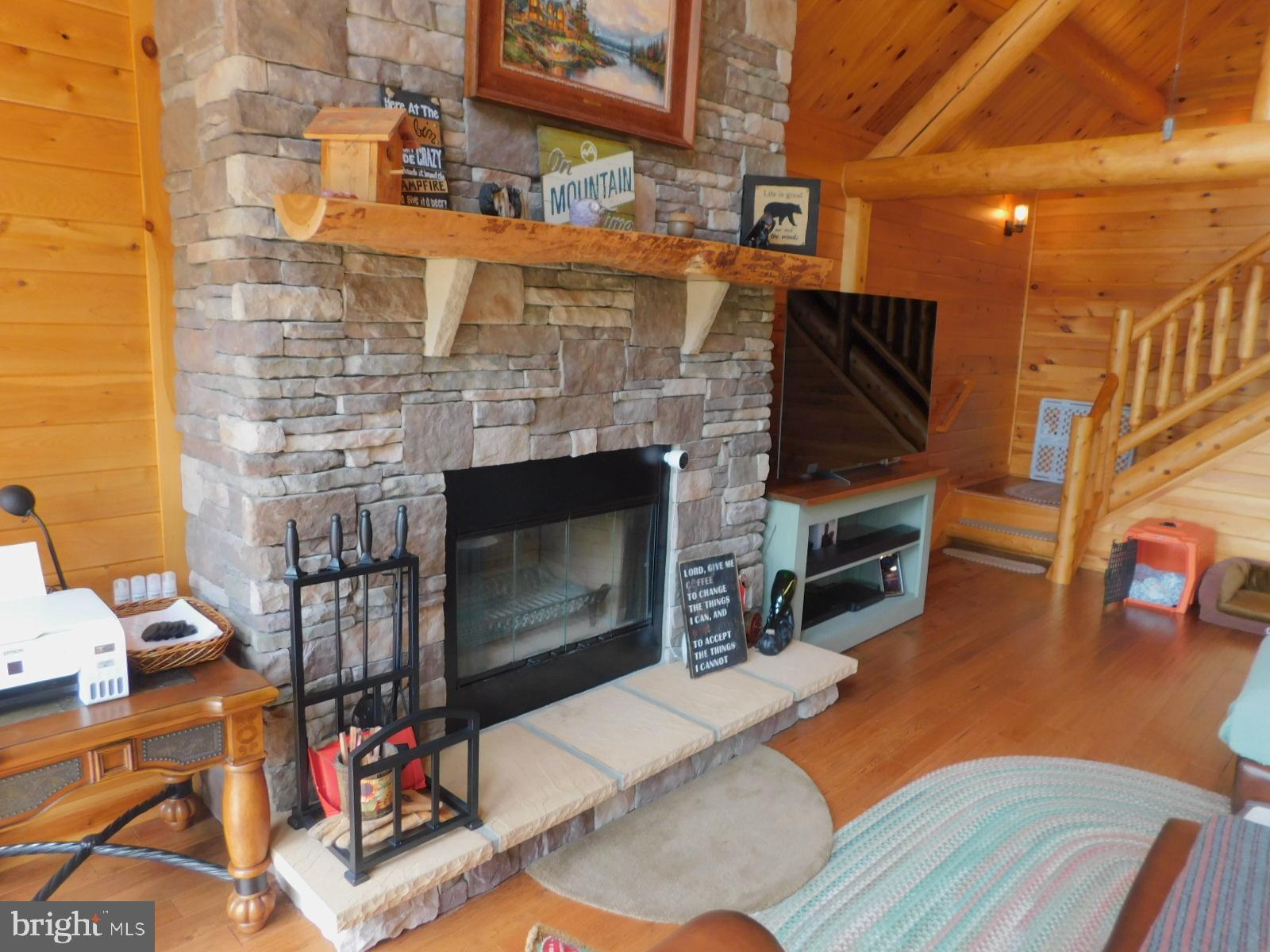 MOUNTAIN LAKE RETREAT - Residential