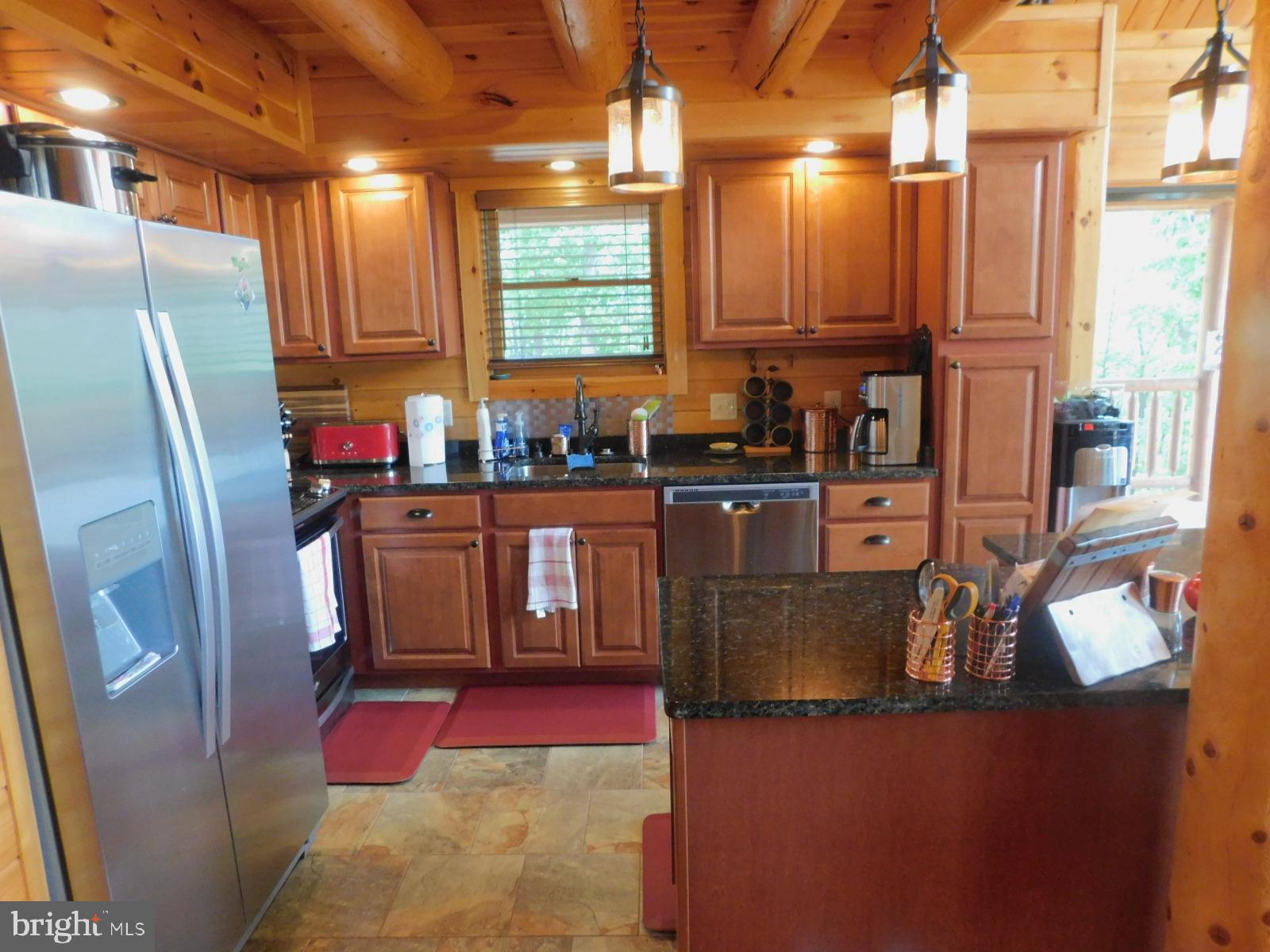 MOUNTAIN LAKE RETREAT - Residential