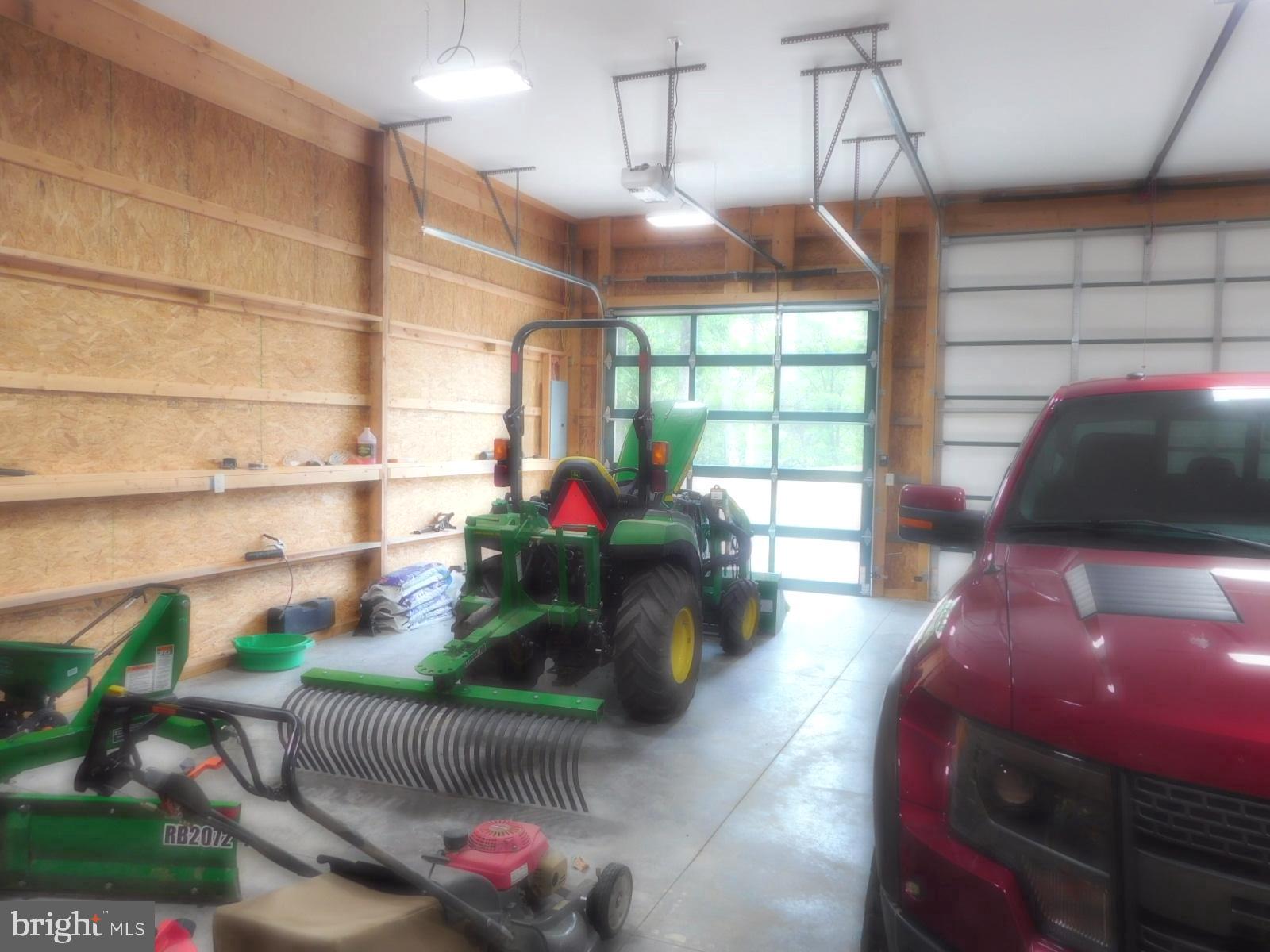 MOUNTAIN LAKE RETREAT - Residential