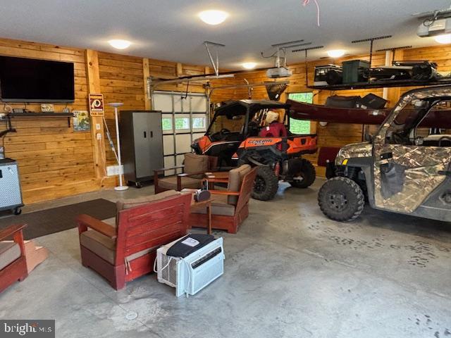 MOUNTAIN LAKE RETREAT - Residential