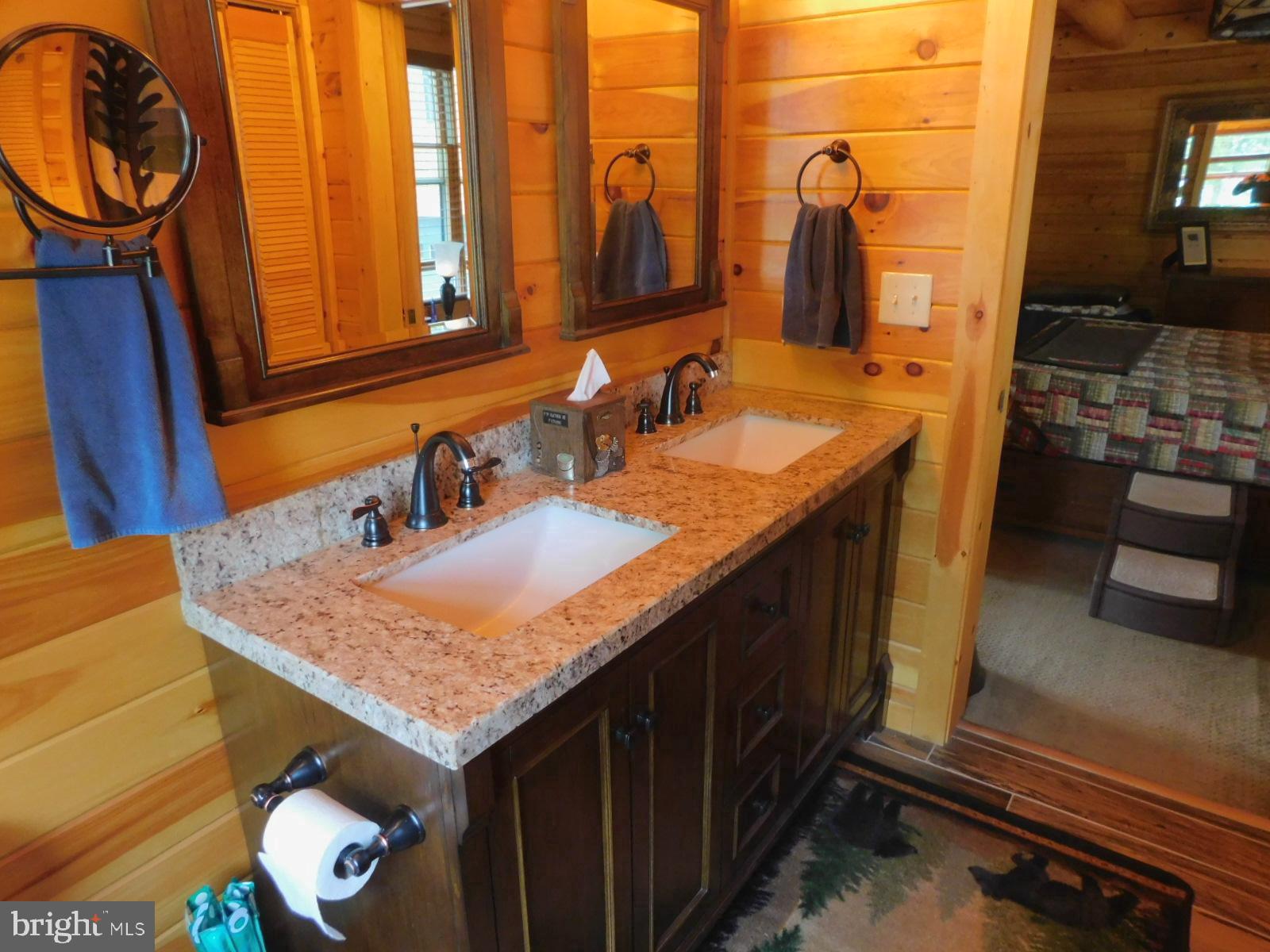 MOUNTAIN LAKE RETREAT - Residential