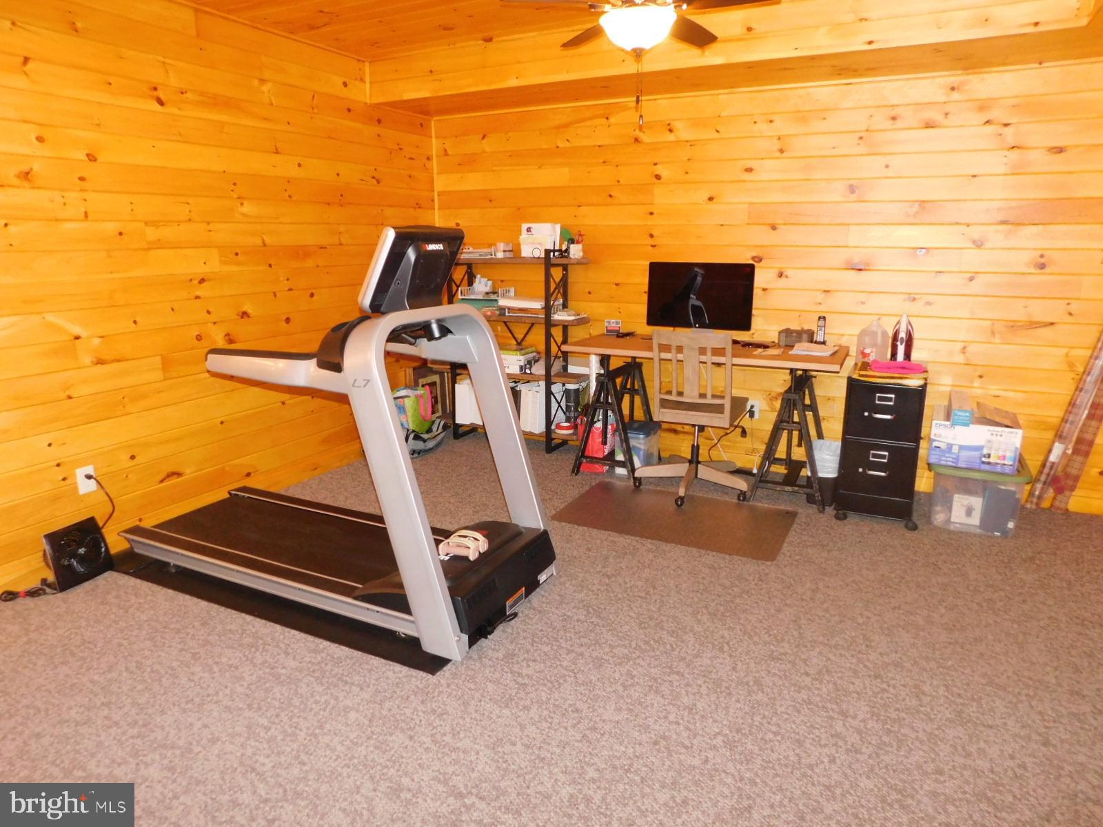 MOUNTAIN LAKE RETREAT - Residential