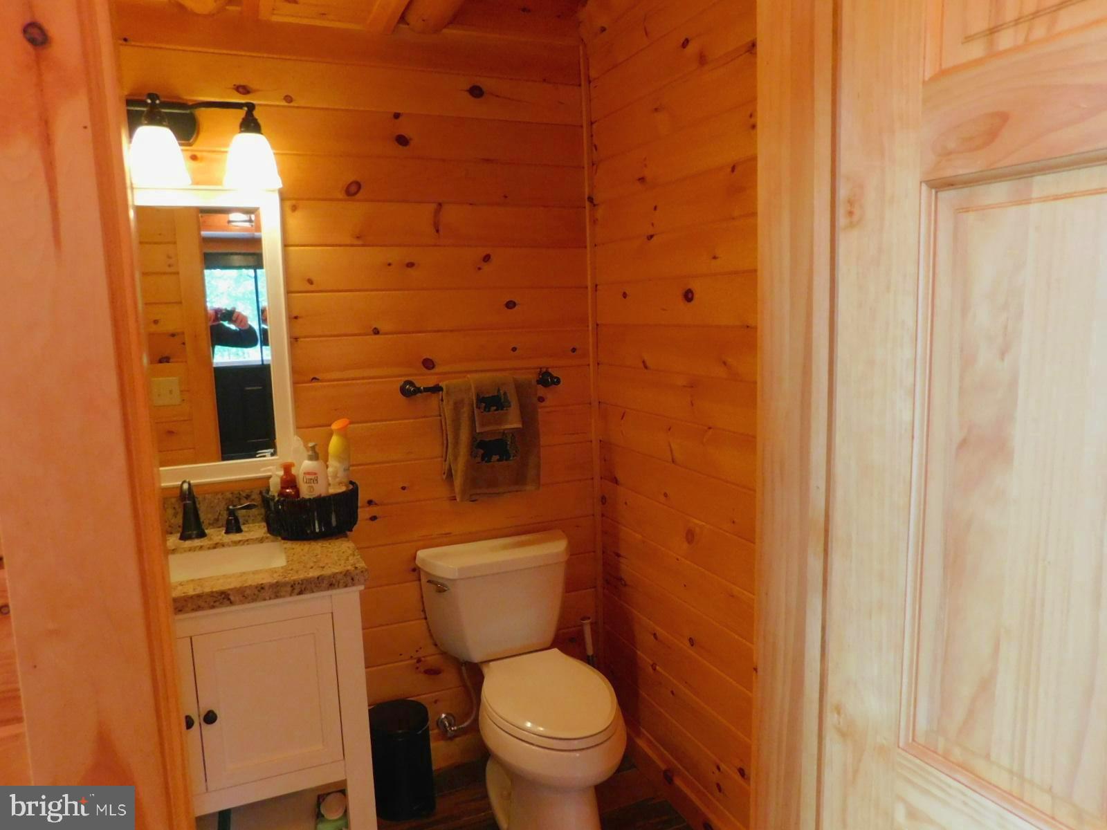 MOUNTAIN LAKE RETREAT - Residential