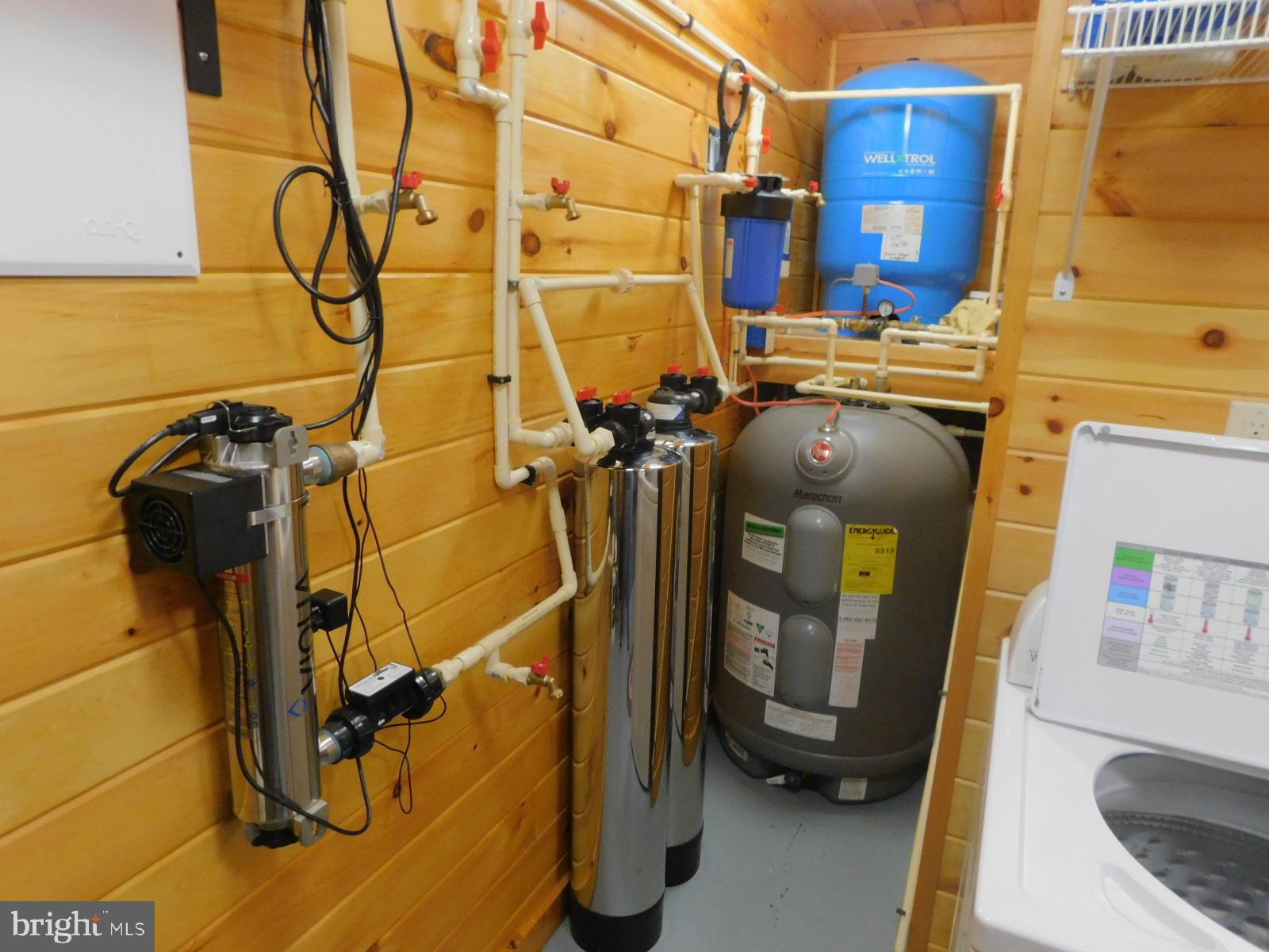 MOUNTAIN LAKE RETREAT - Residential