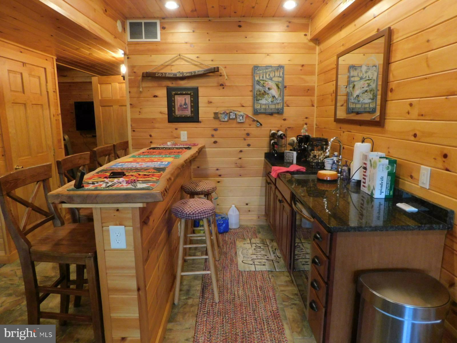 MOUNTAIN LAKE RETREAT - Residential