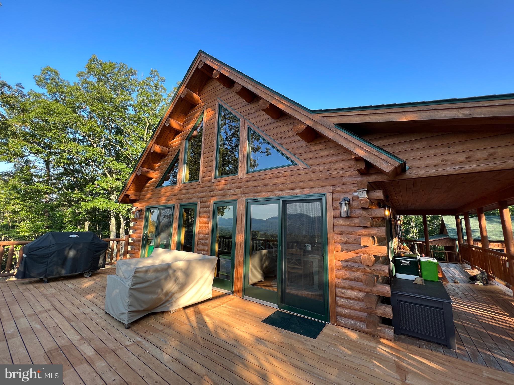 MOUNTAIN LAKE RETREAT - Residential