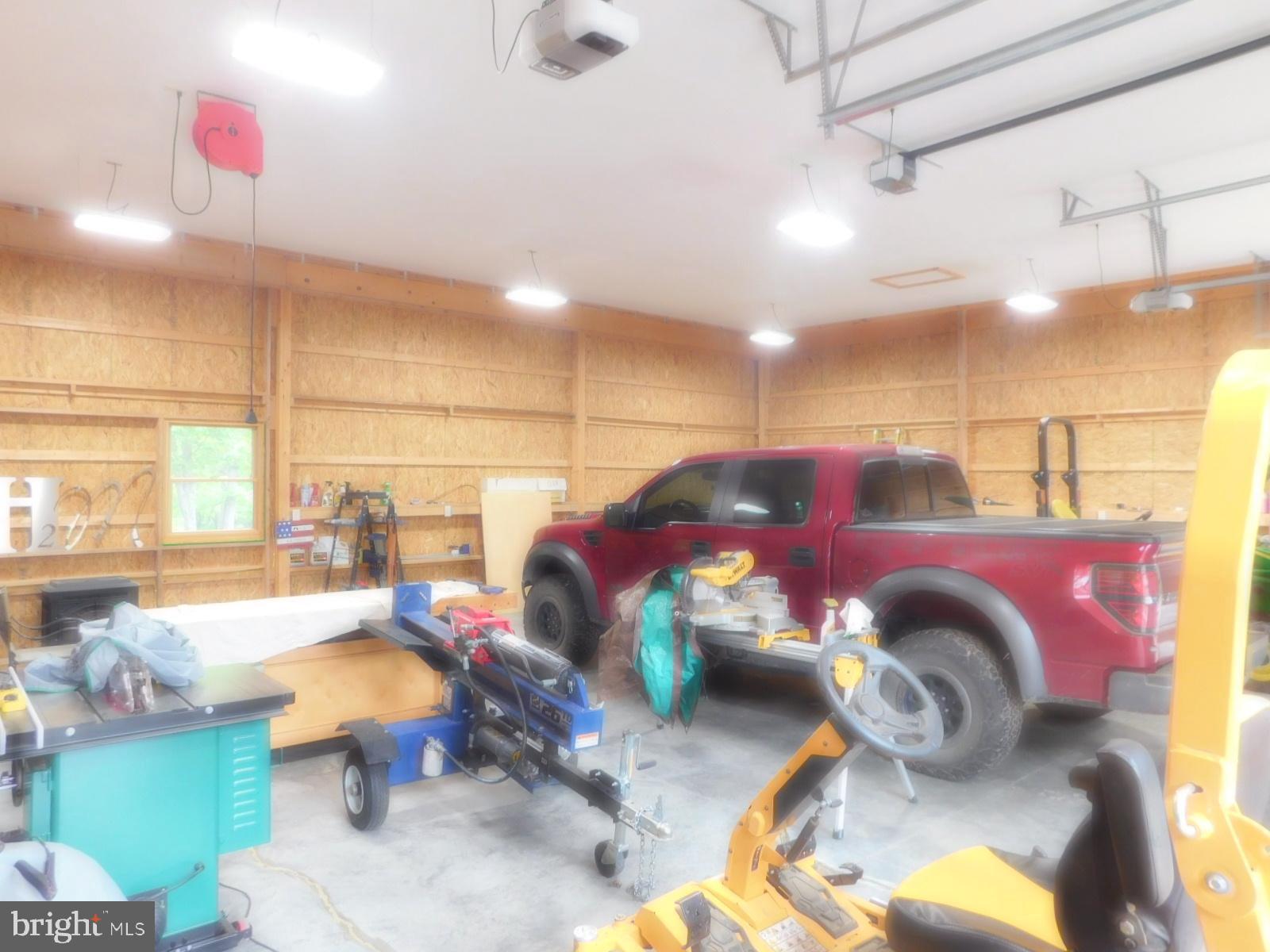 MOUNTAIN LAKE RETREAT - Residential