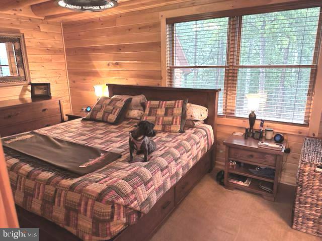 MOUNTAIN LAKE RETREAT - Residential